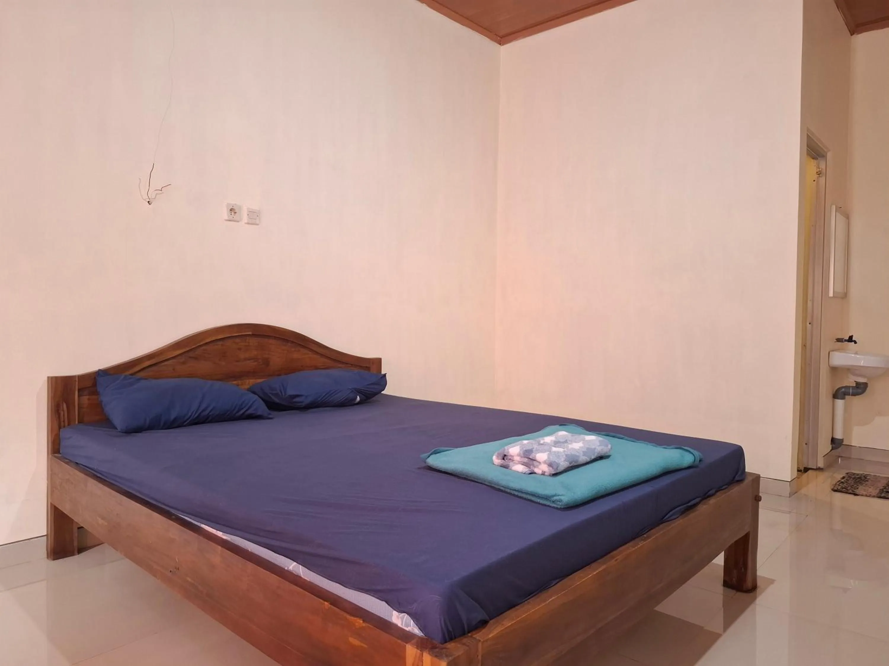 Bedroom, Bed in RedDoorz near Candi Cetho Karanganyar