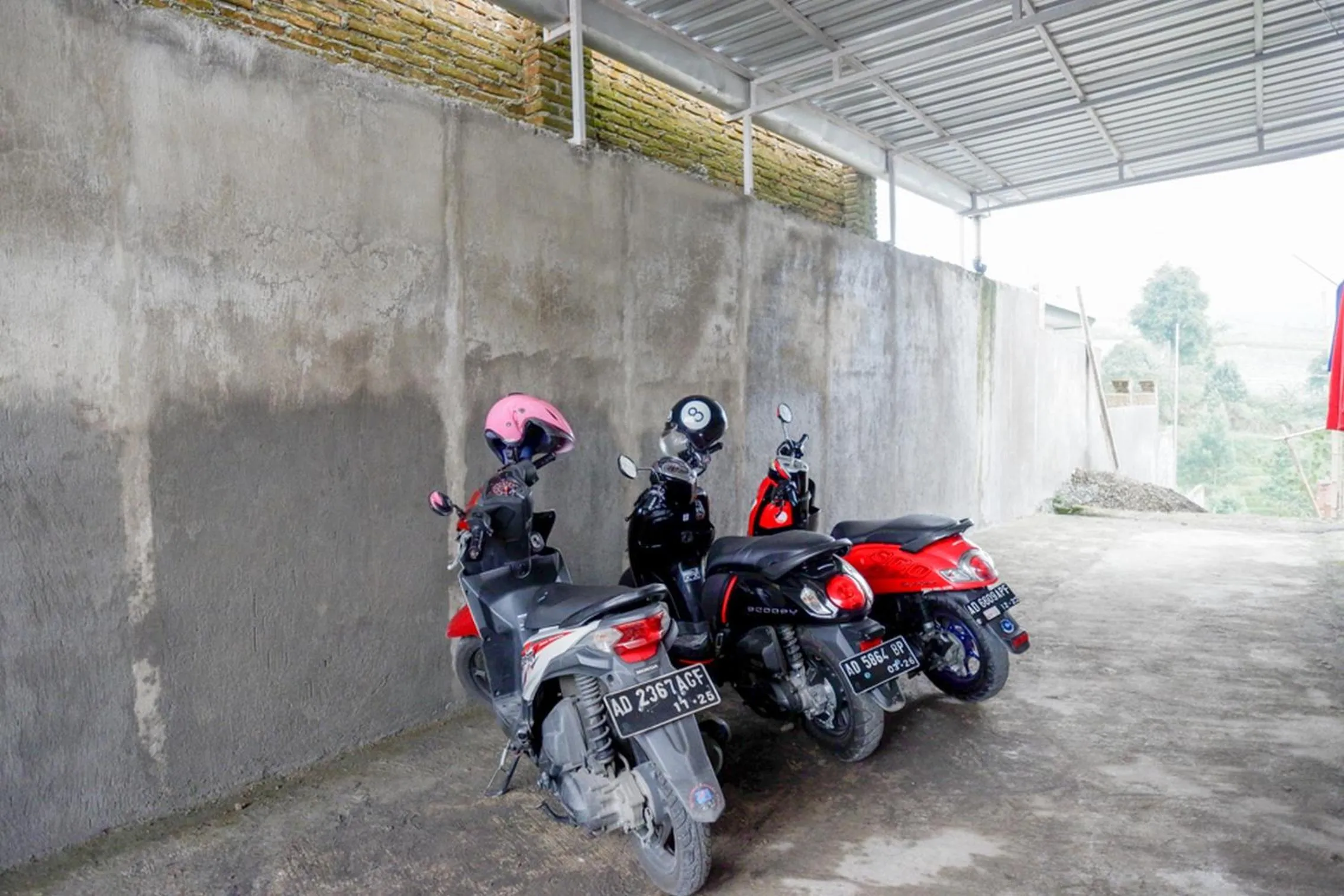 Parking in RedDoorz near Candi Cetho Karanganyar