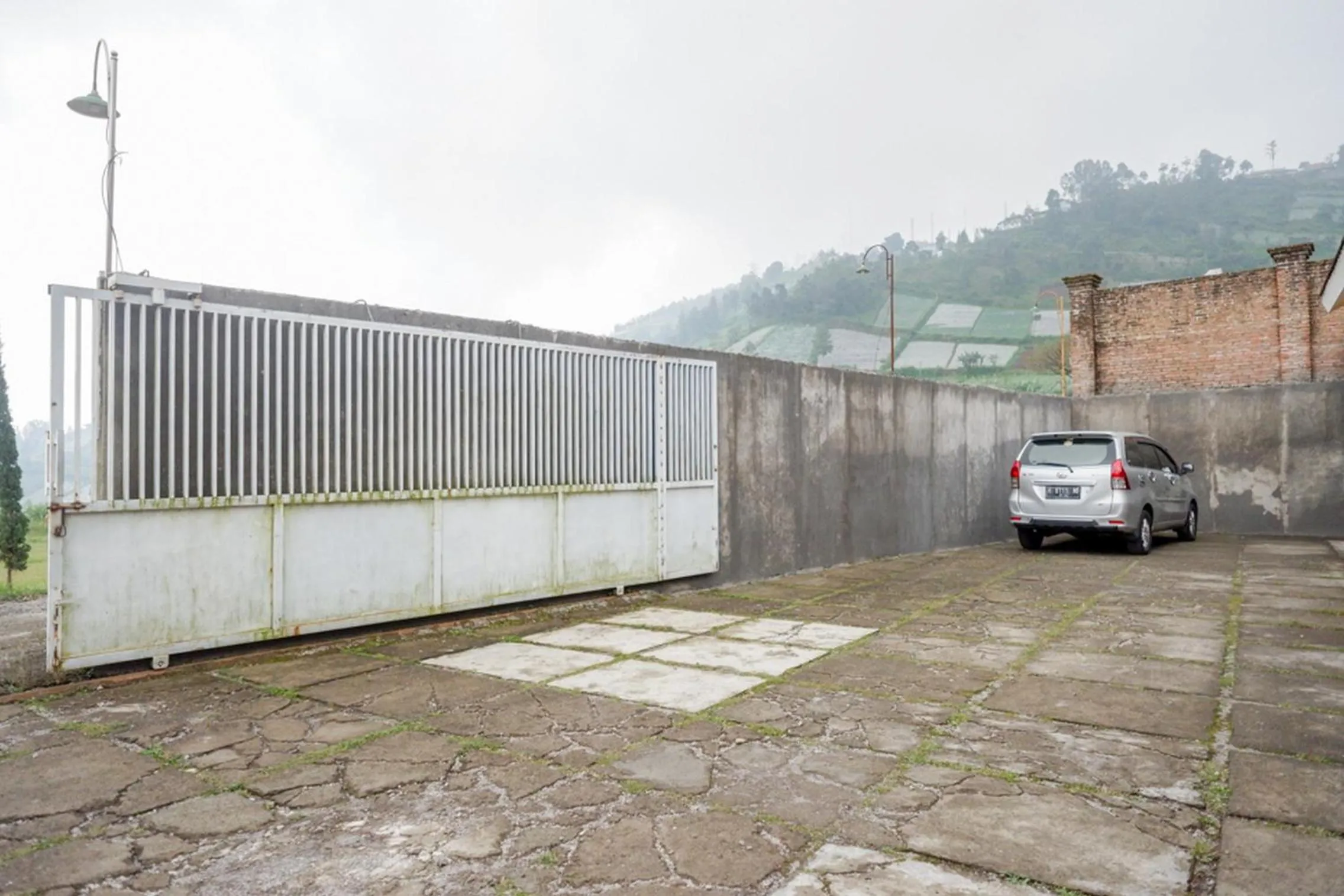 Parking in RedDoorz near Candi Cetho Karanganyar