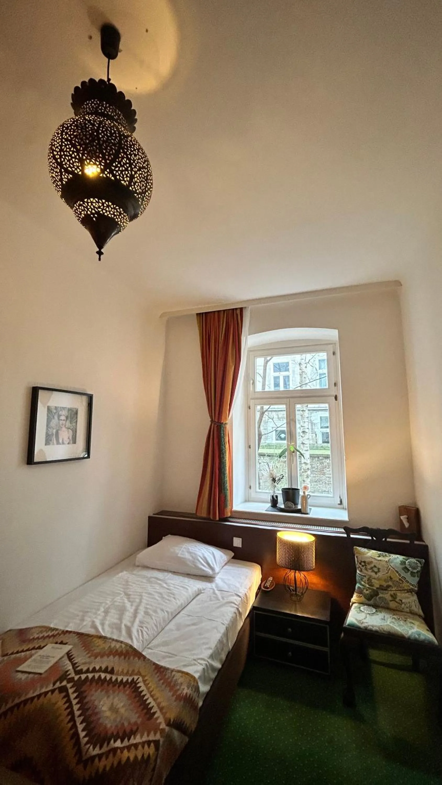 Bed in Pension Stadthalle