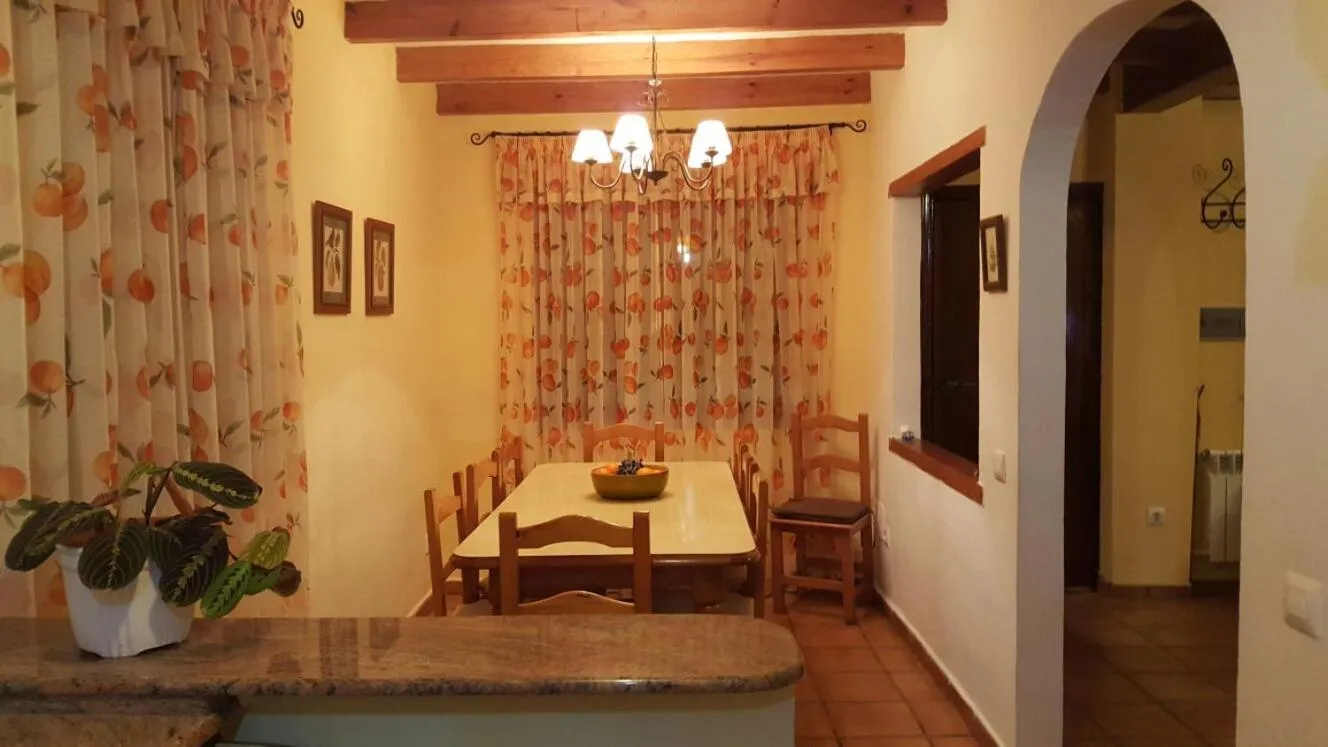 Dining area in Casa Fuente De La Argamasa