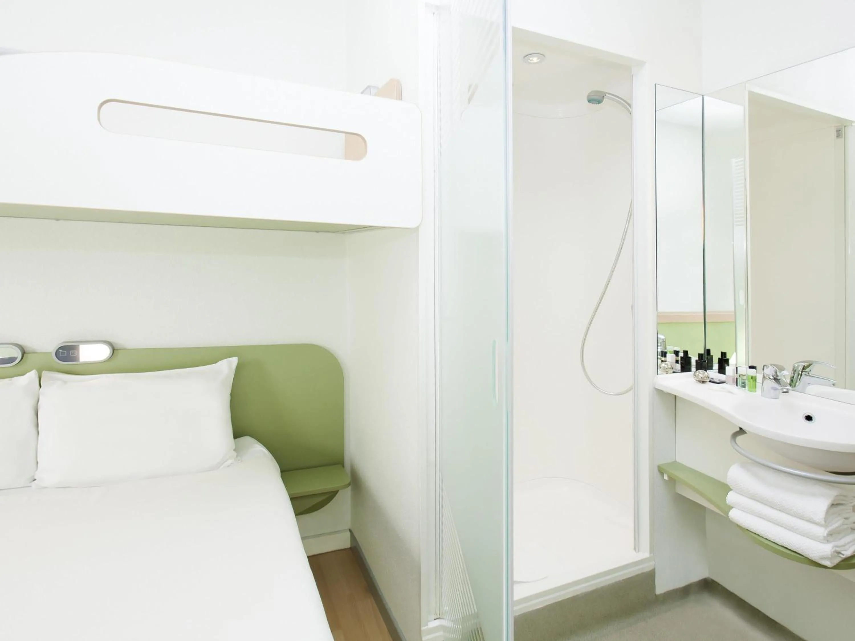 Bedroom, Bed in Ibis Budget Madrid Getafe