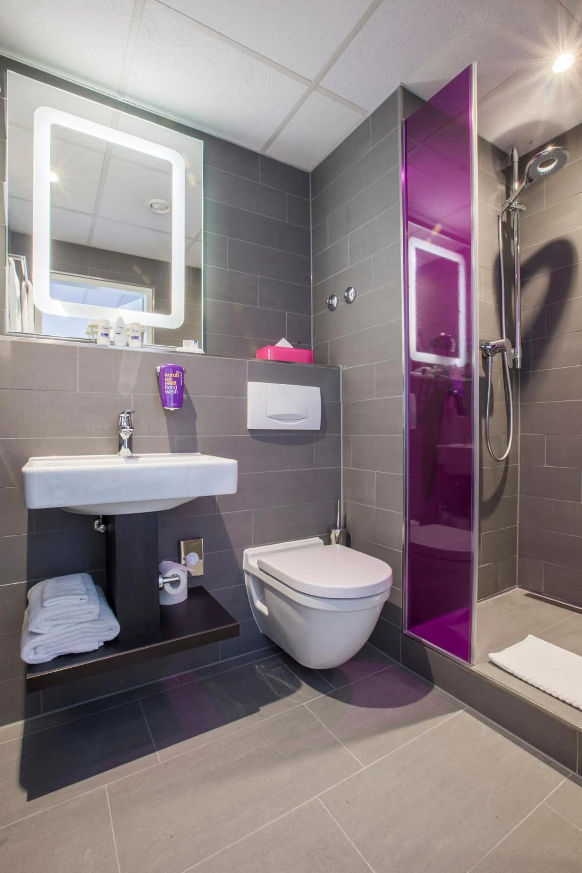 Toilet in Park Inn by Radisson Nürnberg