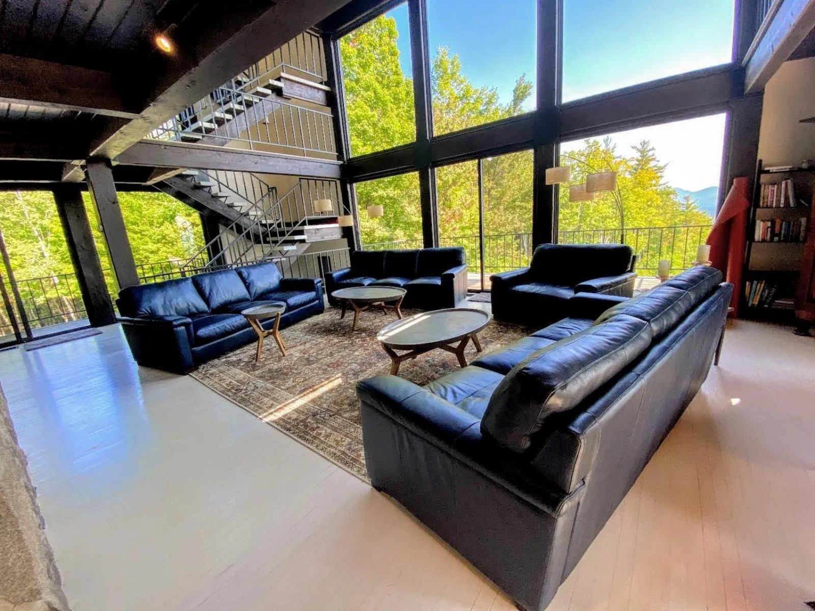 RL Breathtaking views and grand unique style private mountain retreat 4WD recommended