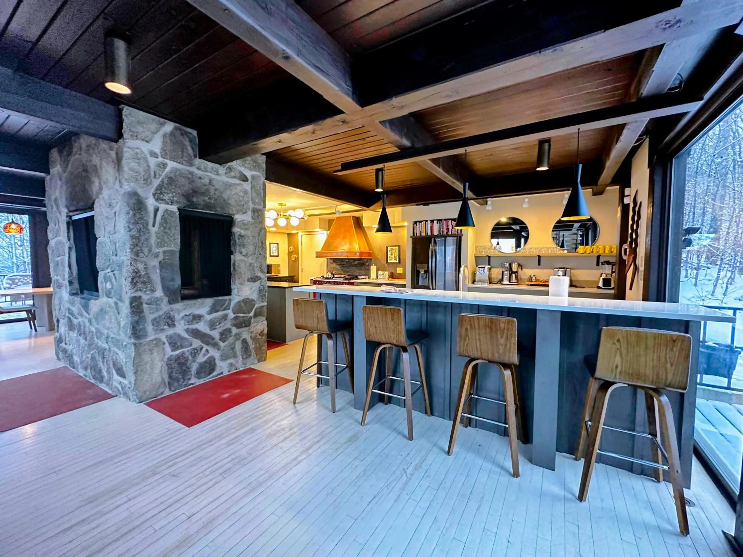 RL Breathtaking views and grand unique style private mountain retreat 4WD recommended