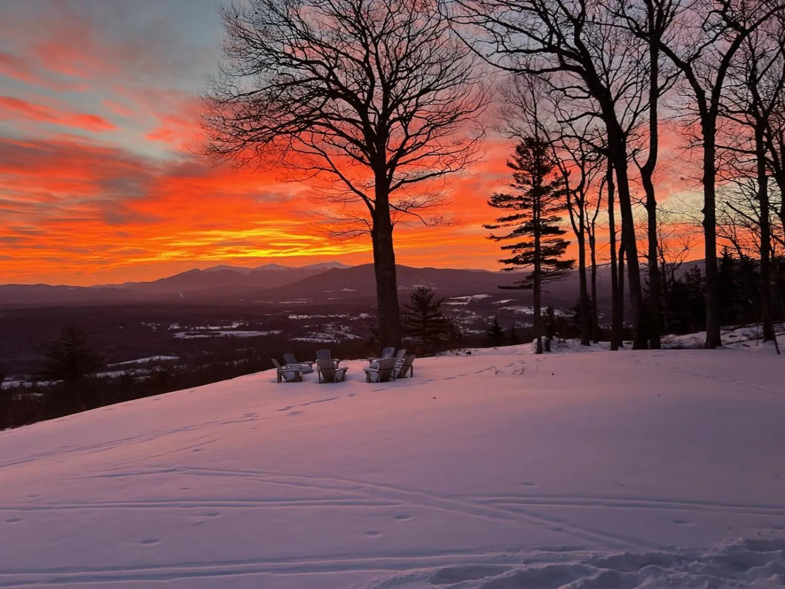 RL Breathtaking views and grand unique style private mountain retreat 4WD recommended