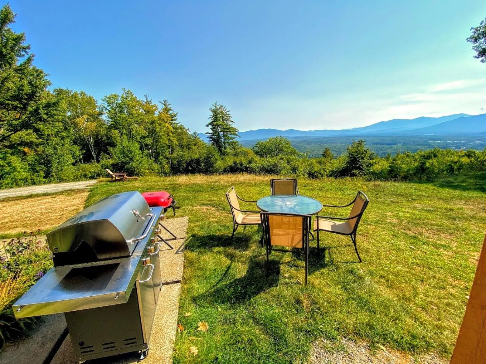 RL Breathtaking views and grand unique style private mountain retreat 4WD recommended