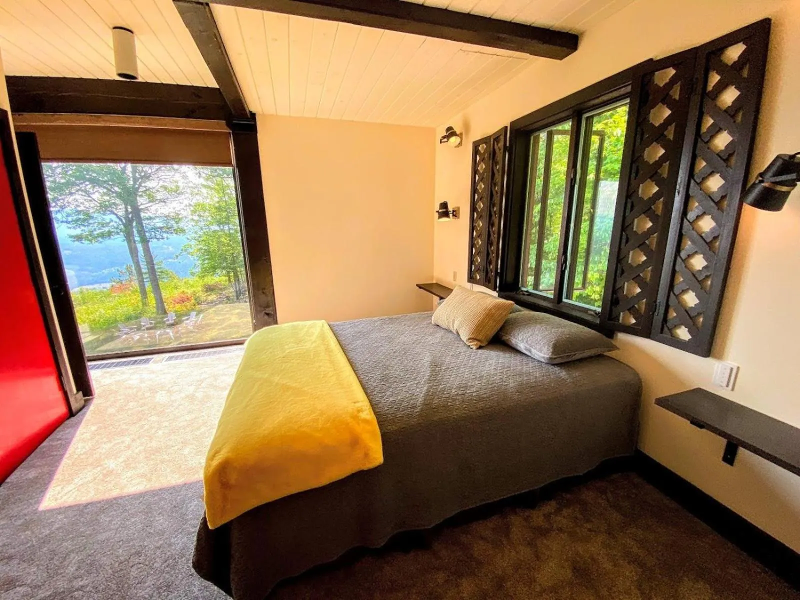 Bed in RL Breathtaking views and grand unique style private mountain retreat 4WD recommended