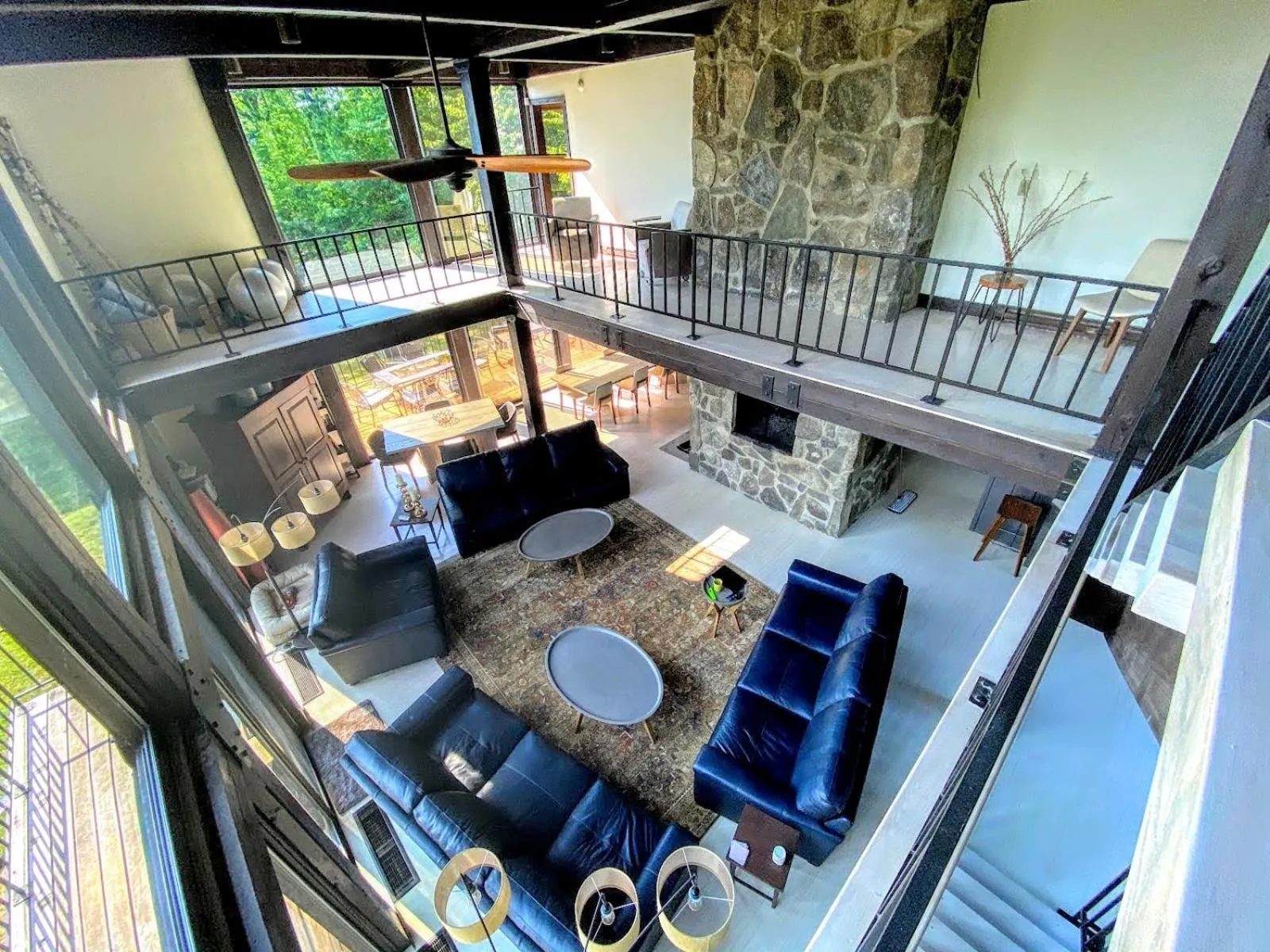 RL Breathtaking views and grand unique style private mountain retreat 4WD recommended