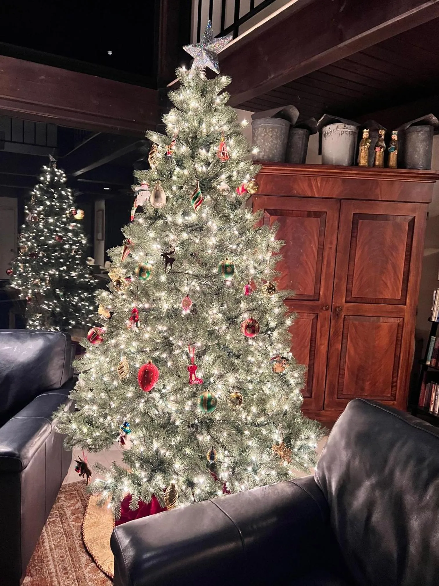 RL Breathtaking views and grand unique style private mountain retreat 4WD recommended