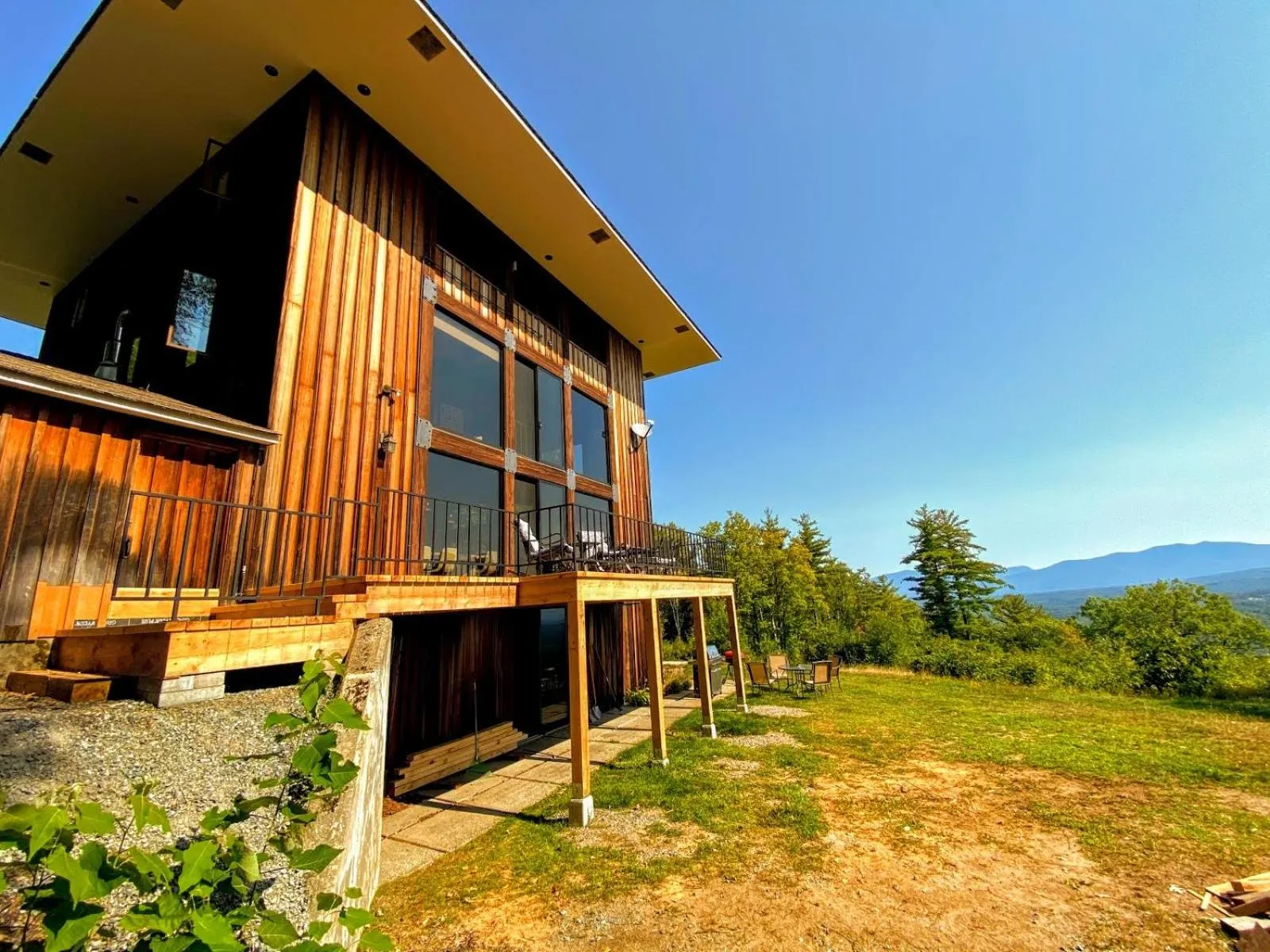 RL Breathtaking views and grand unique style private mountain retreat 4WD recommended