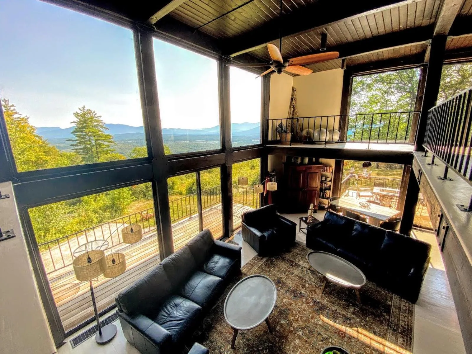 RL Breathtaking views and grand unique style private mountain retreat 4WD recommended