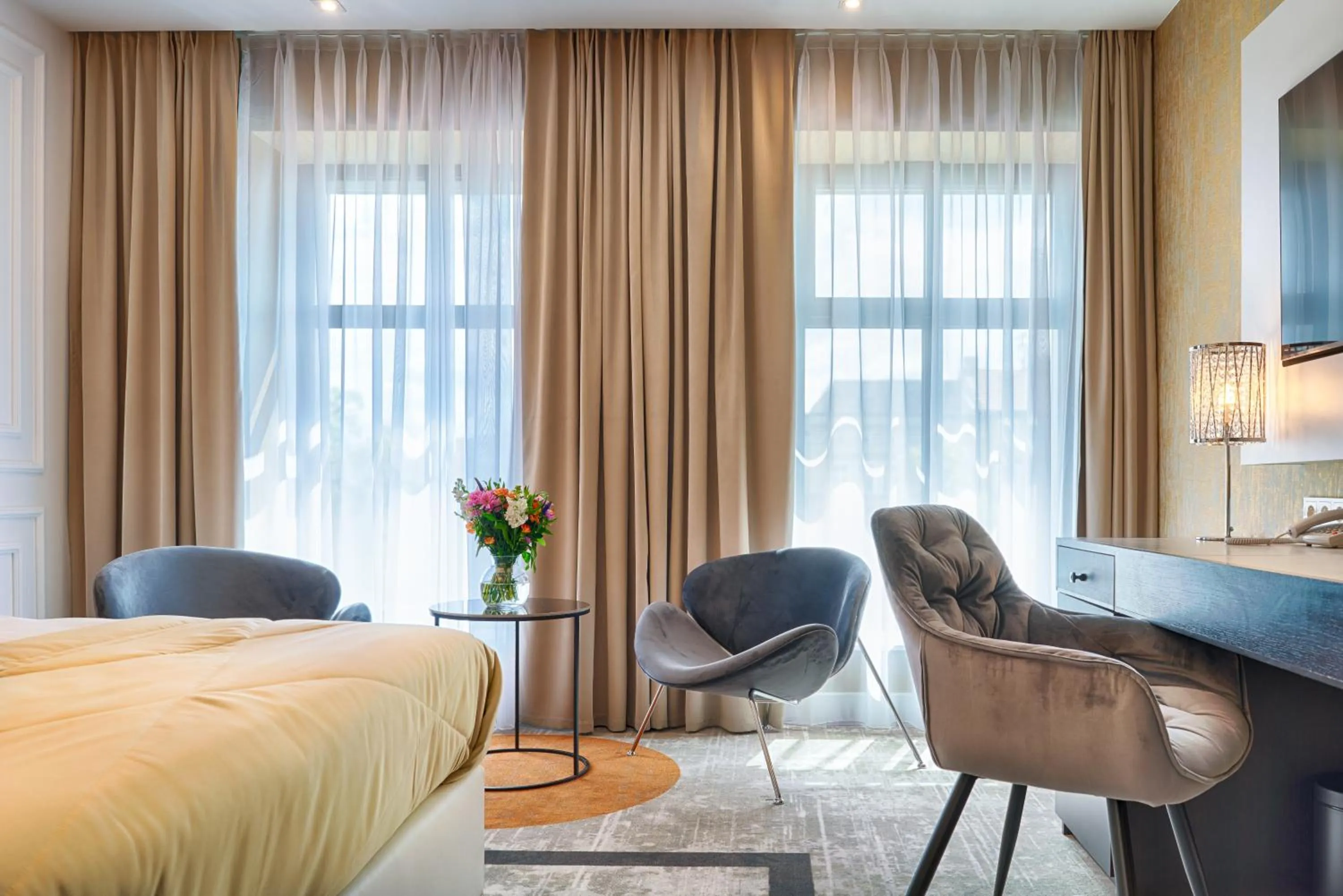 Seating area, Bed in Grand Focus Hotel Szczecin