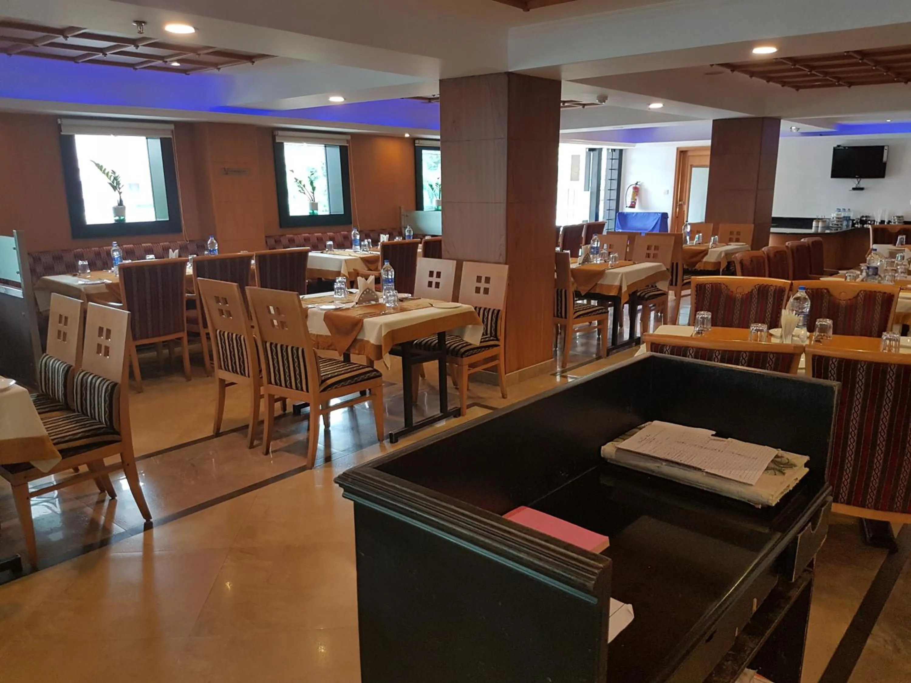 Restaurant/places to eat in The Classik Fort