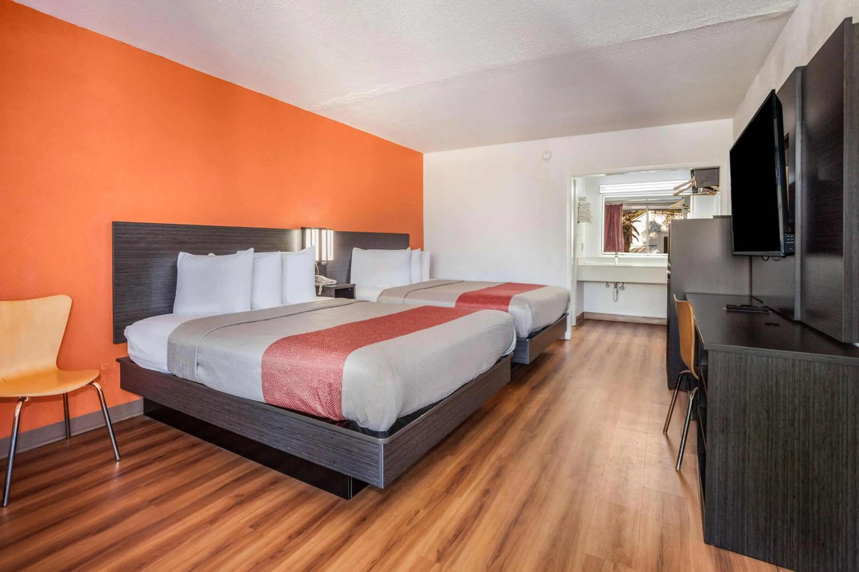 Bedroom, Bed in Studio 6 Florence, SC