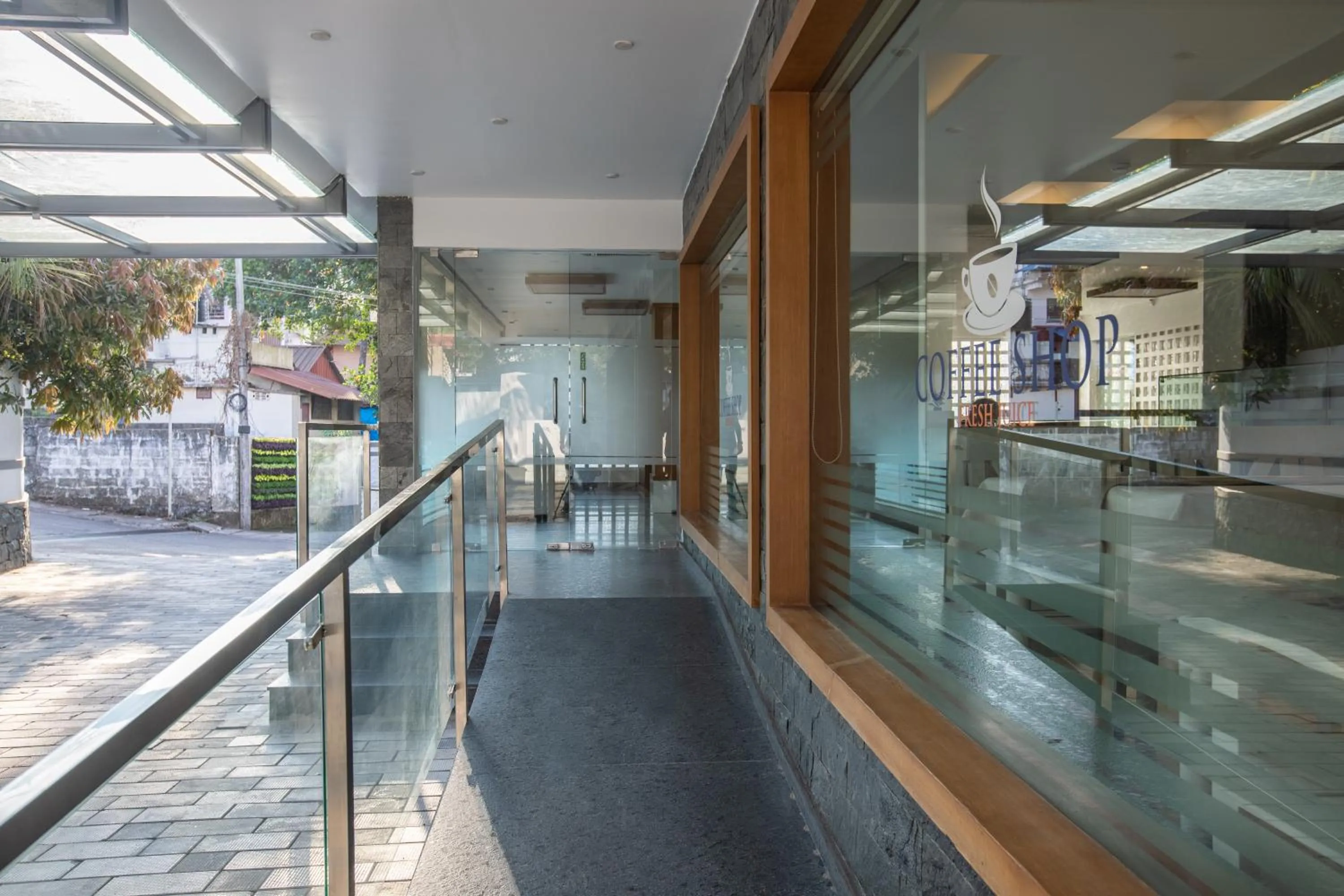 Facade/entrance in Royal Residency