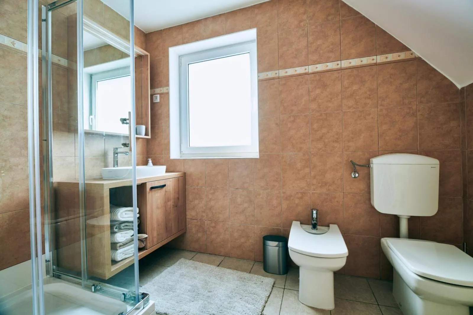 Bathroom in House Eden with Mountain Views