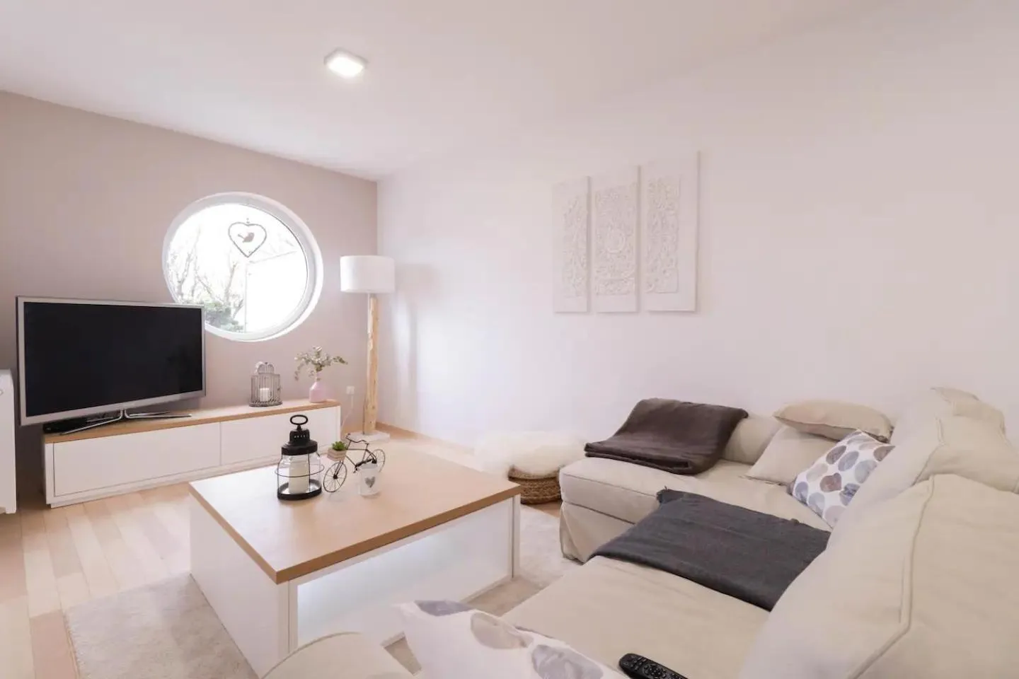 TV and multimedia in House Eden with Mountain Views
