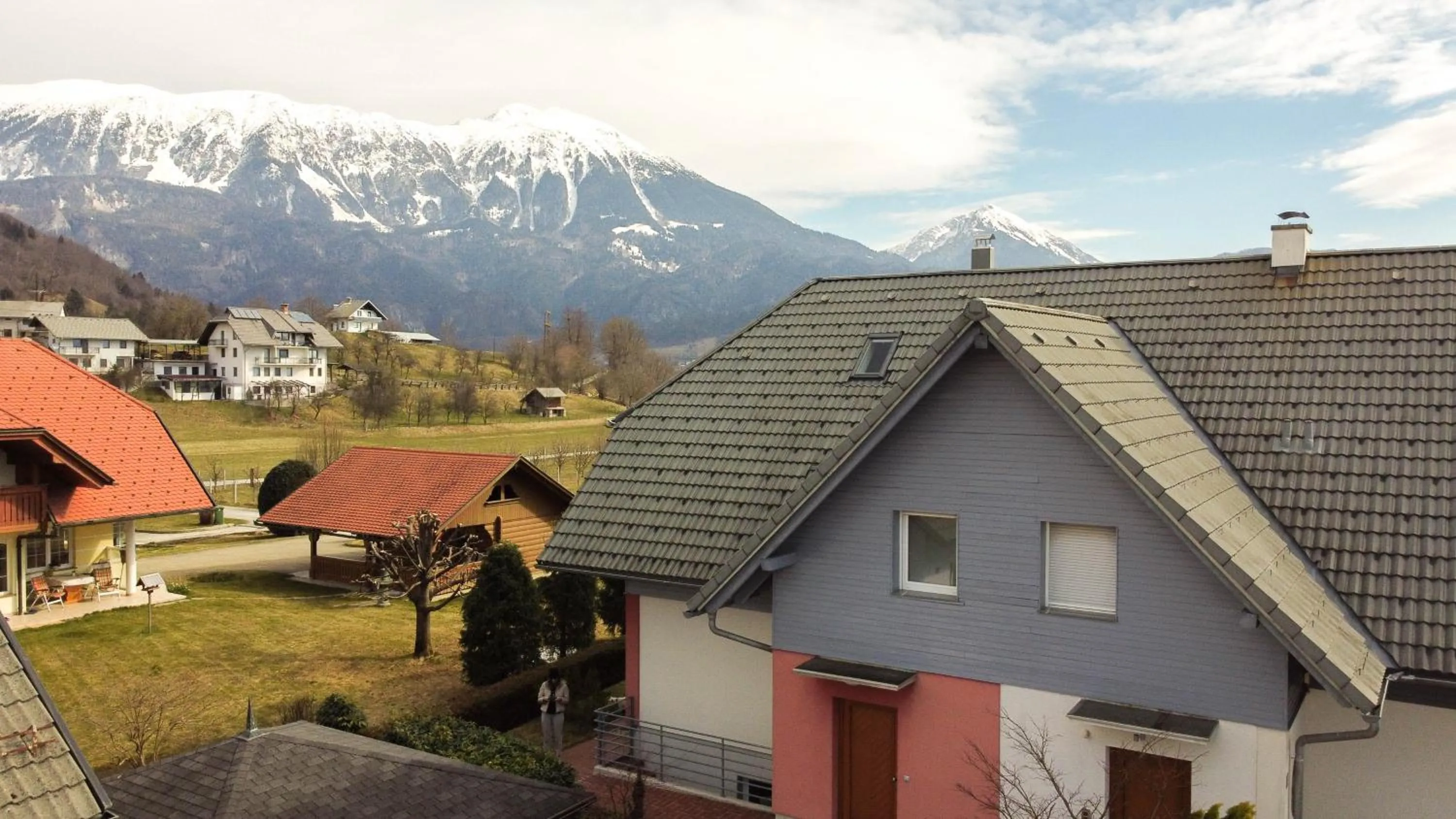 Property building in House Eden with Mountain Views