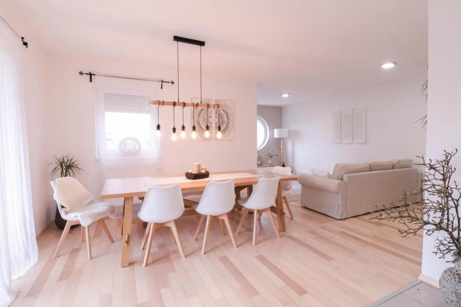 Seating area in House Eden with Mountain Views