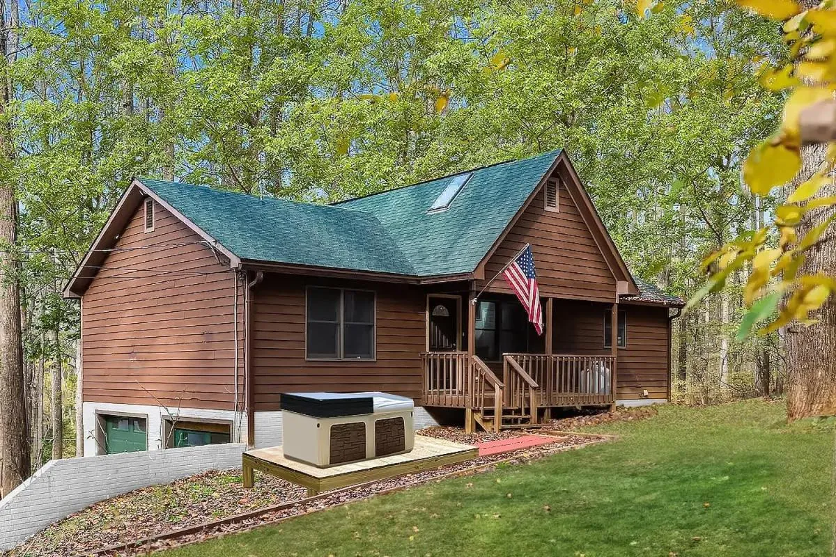 Property building in Hot Tub, Deck&Grill, Game Room, WiFi at Cute Cabin