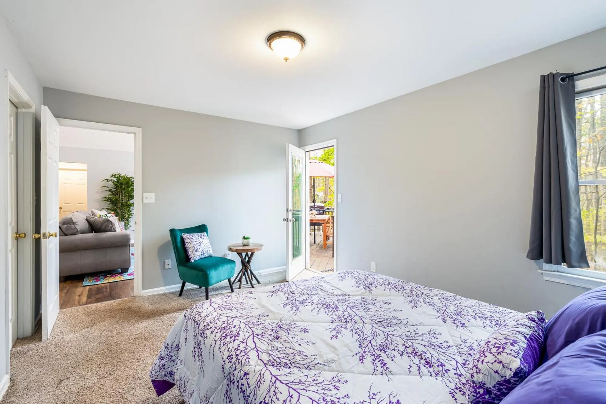 Bed in Hot Tub, Deck&Grill, Game Room, WiFi at Cute Cabin