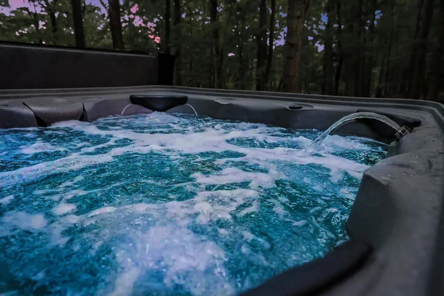 Hot Tub in Hot Tub, Deck&Grill, Game Room, WiFi at Cute Cabin