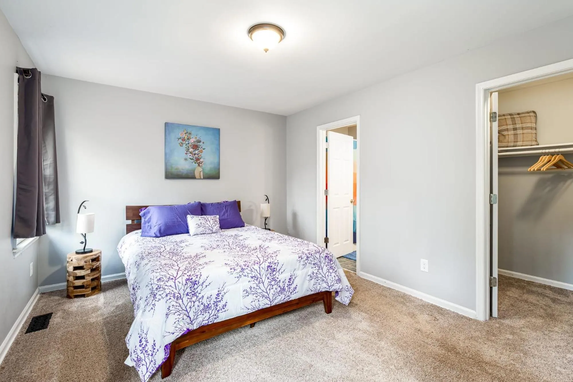 Bed in Hot Tub, Deck&Grill, Game Room, WiFi at Cute Cabin