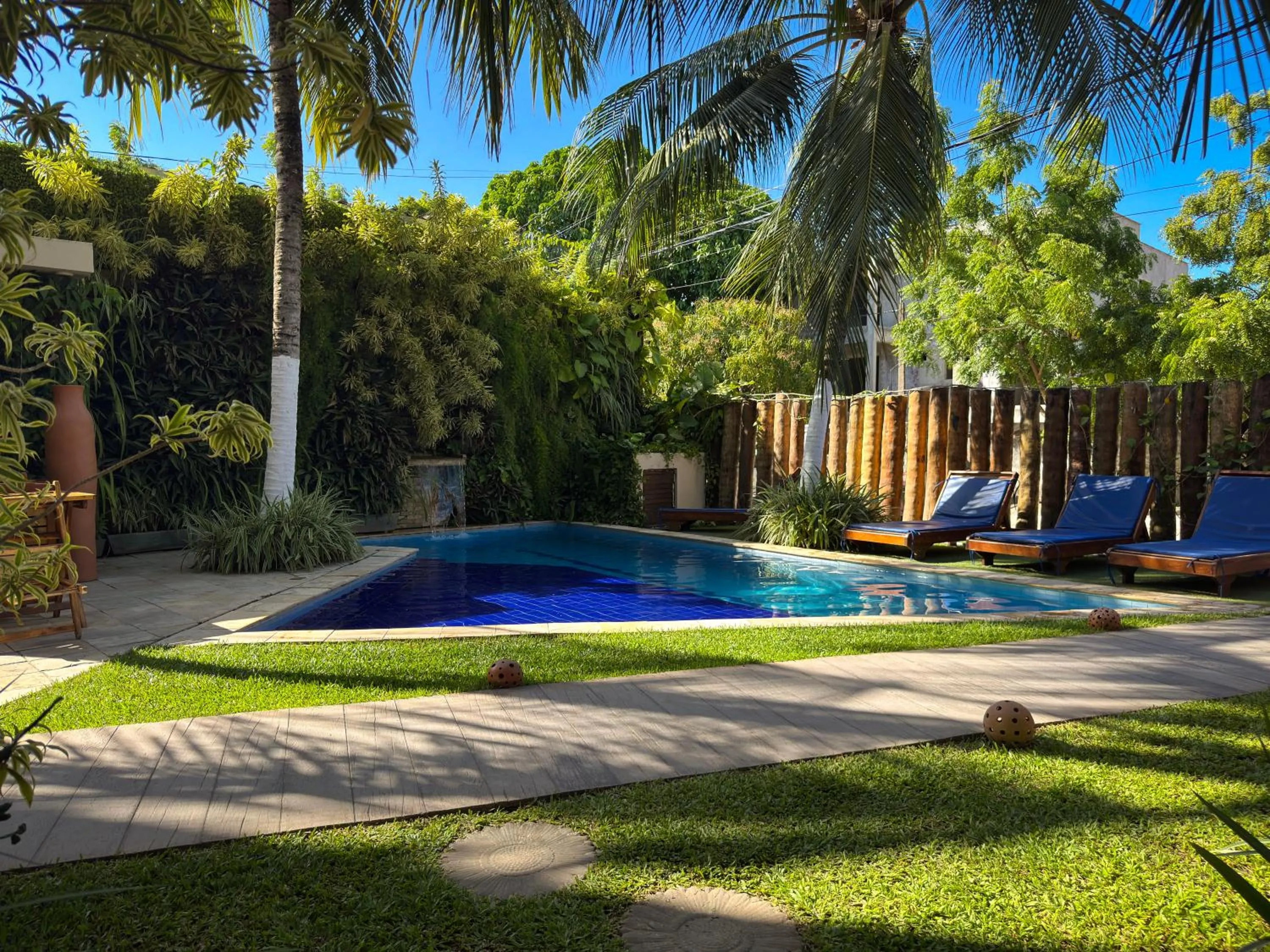 Swimming pool in Pousada Unaí