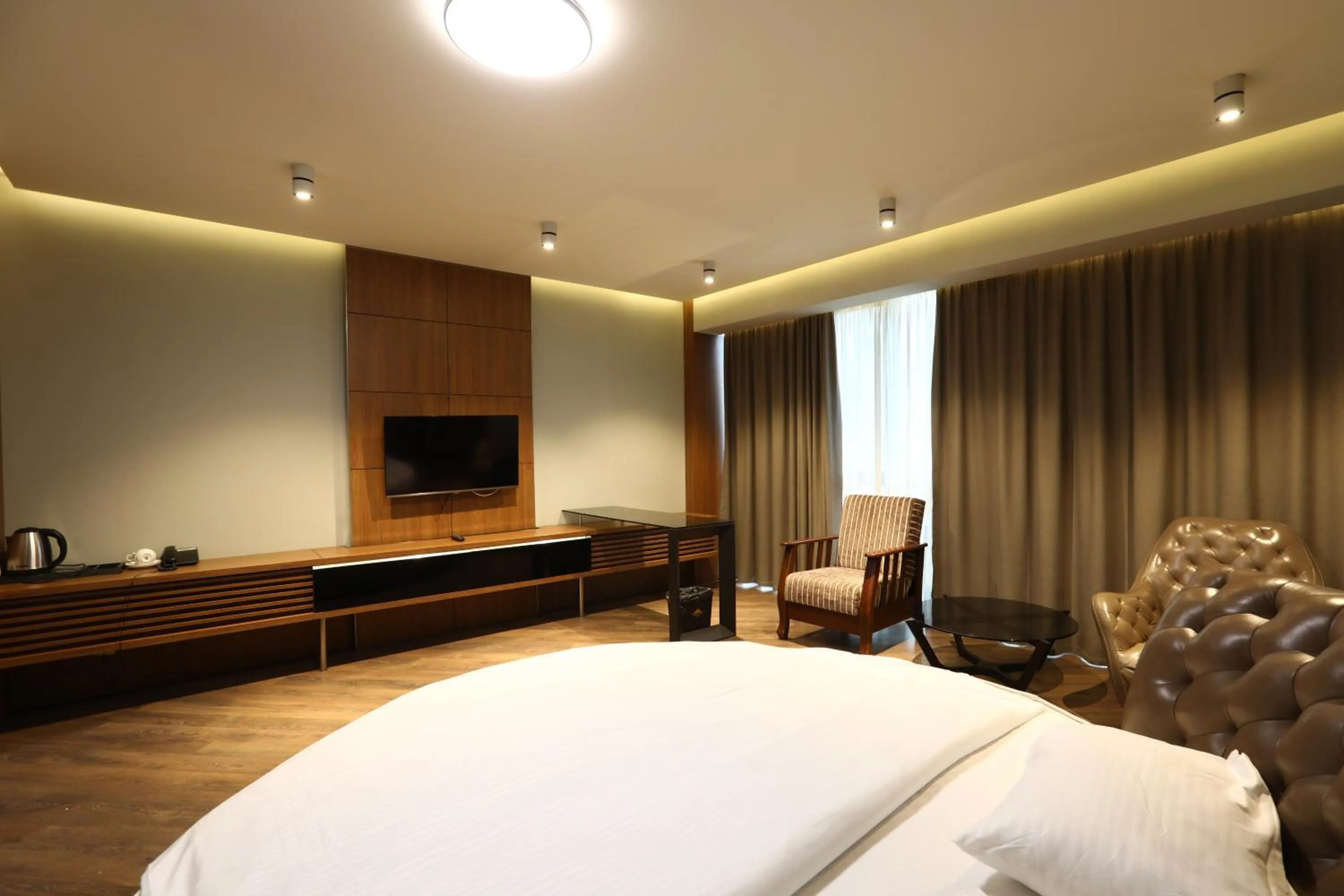 Bed in Golden Palace Hotel