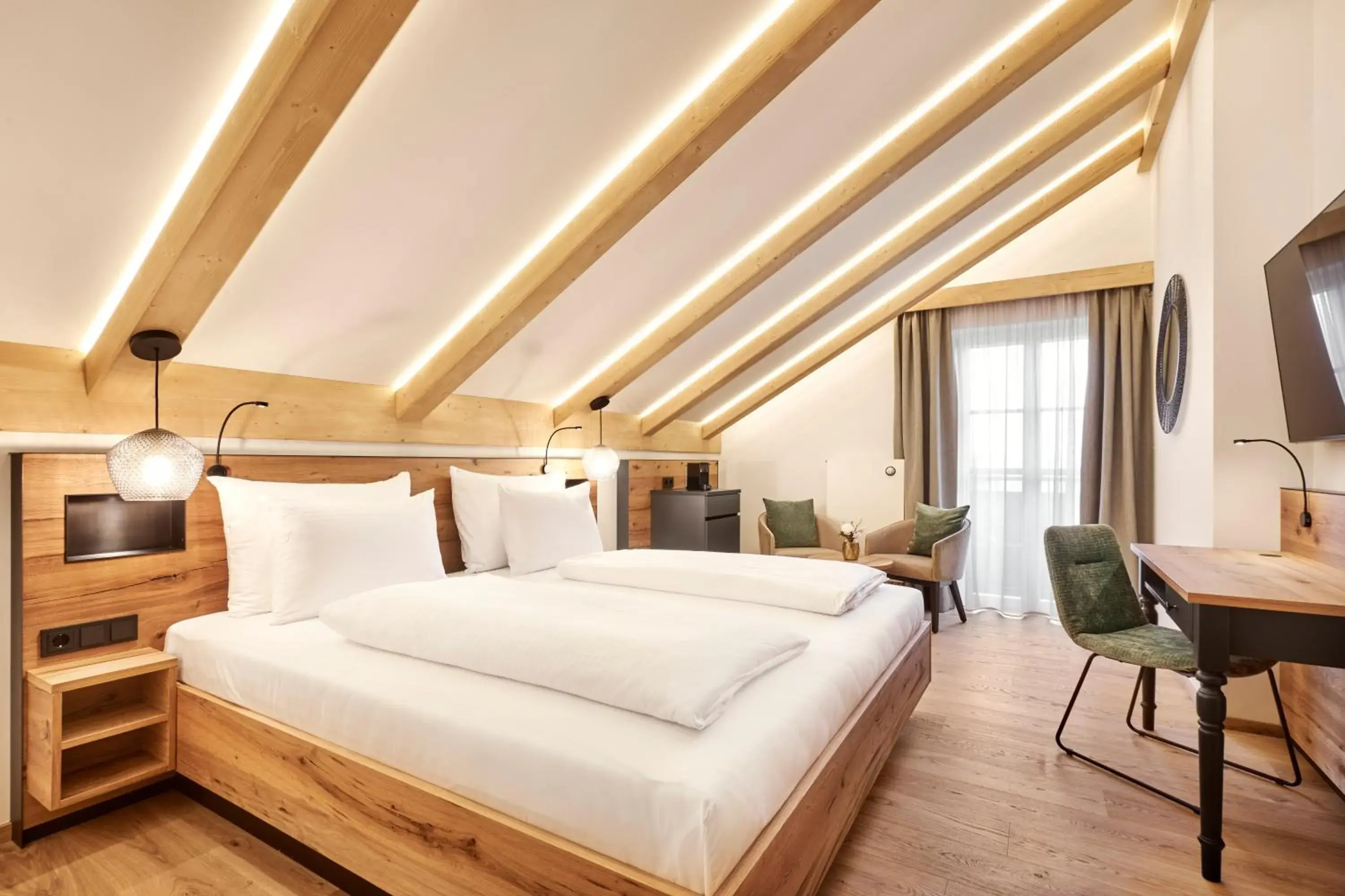 Double Room with Mountain View - single occupancy in Hotel Auf der Gsteig GmbH Double Room with Mountain View - single occupancy in Hotel Auf der Gsteig GmbH