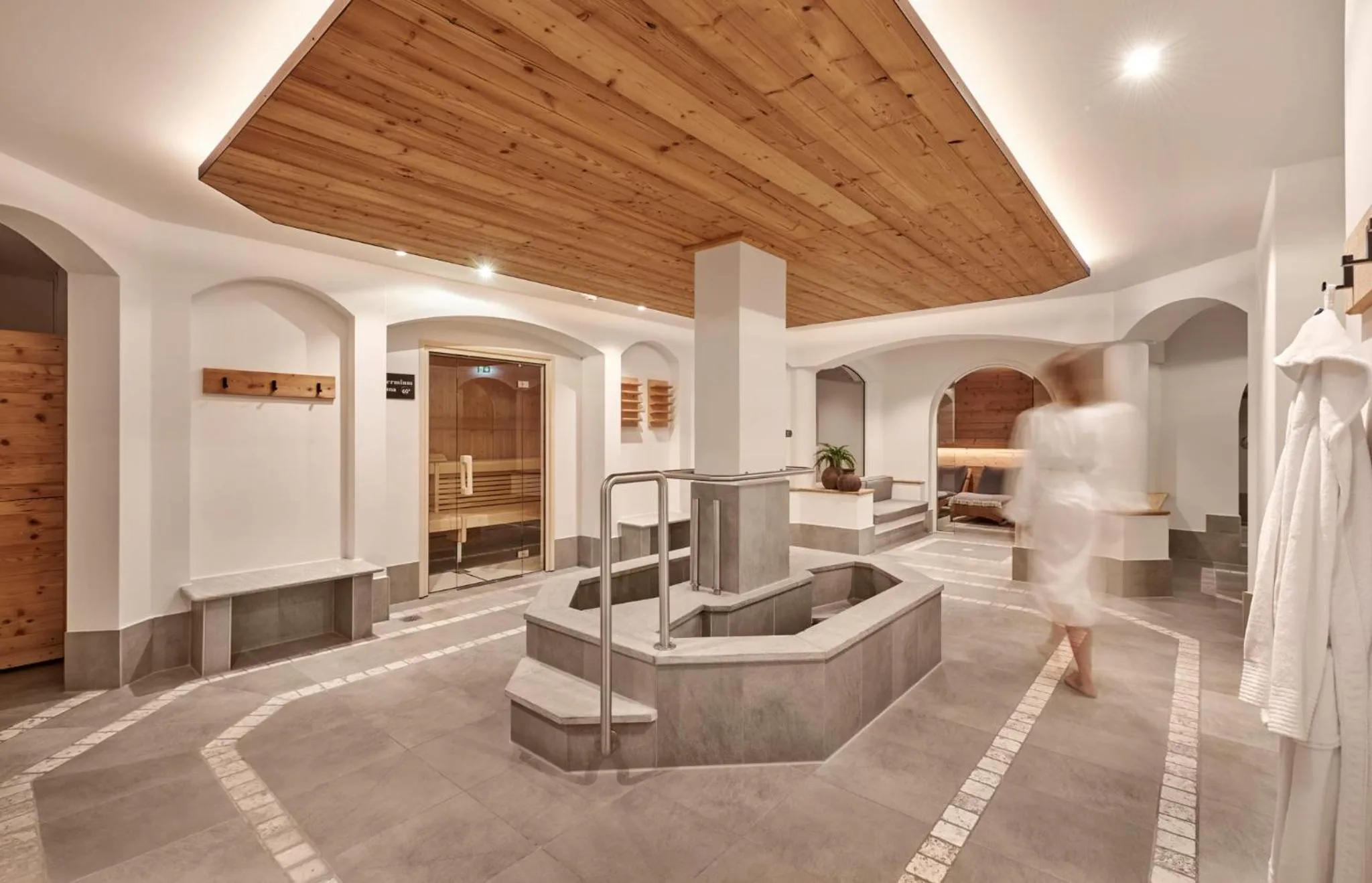 Hotel Auf der Gsteig GmbH