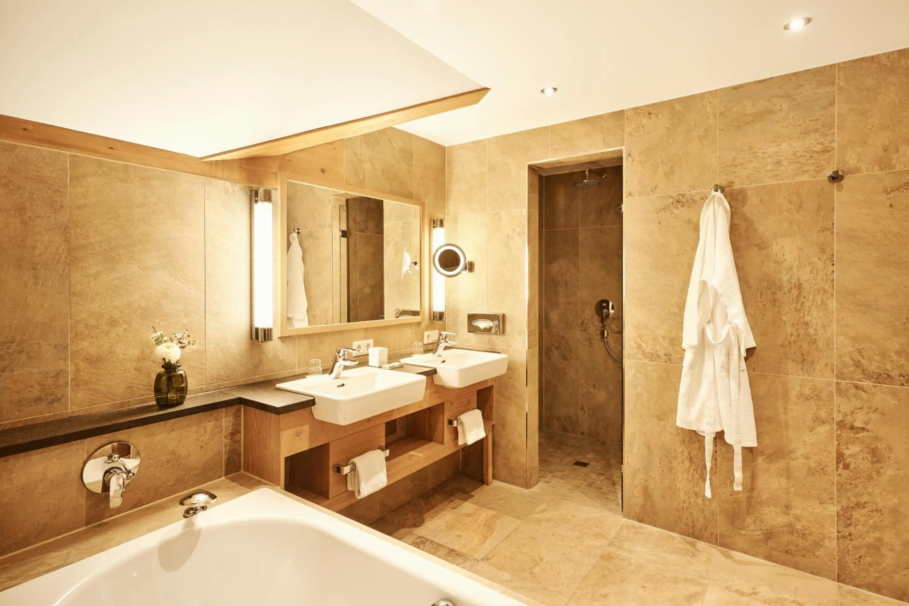 Hotel Auf der Gsteig GmbH