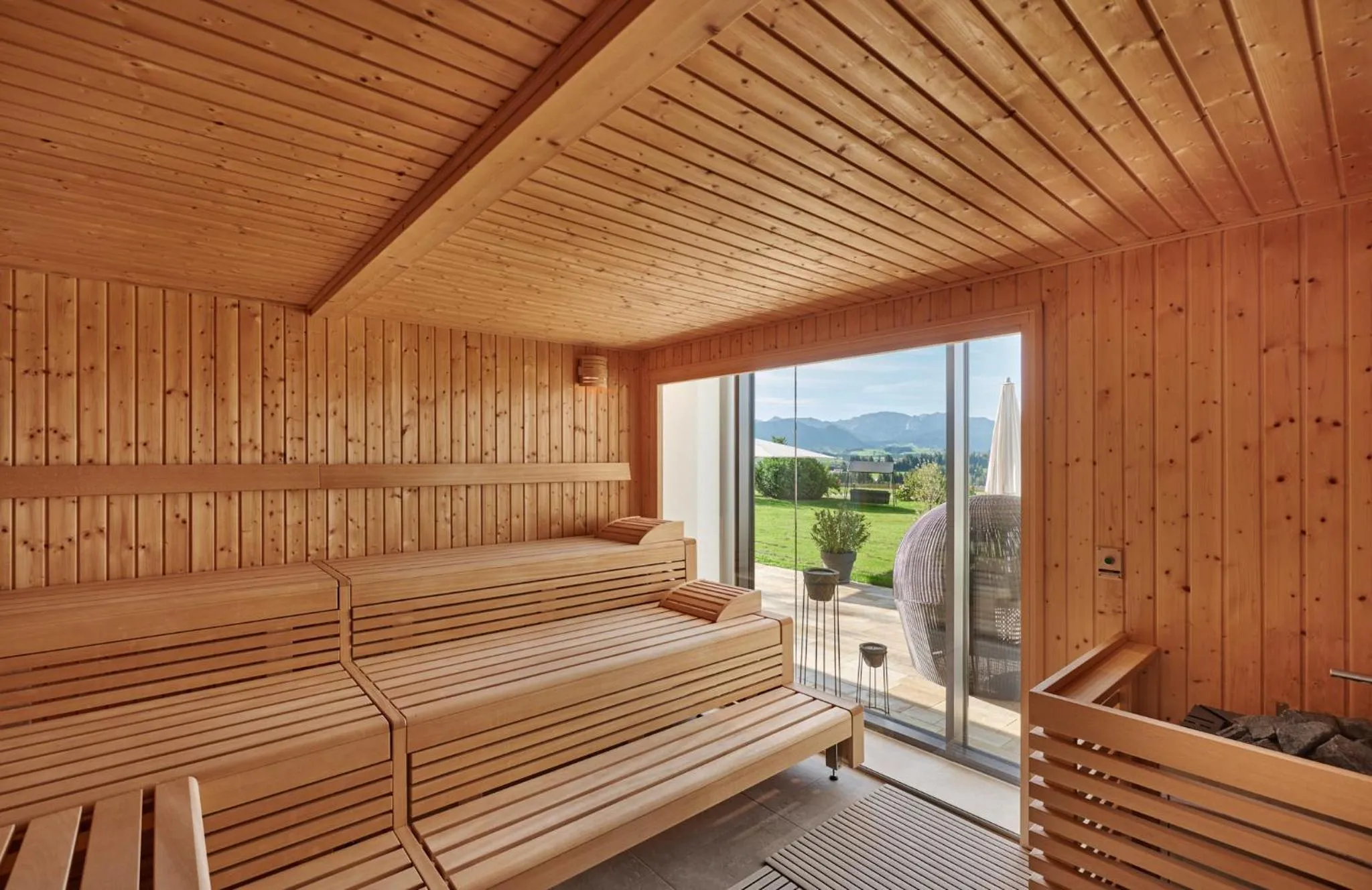 Hotel Auf der Gsteig GmbH