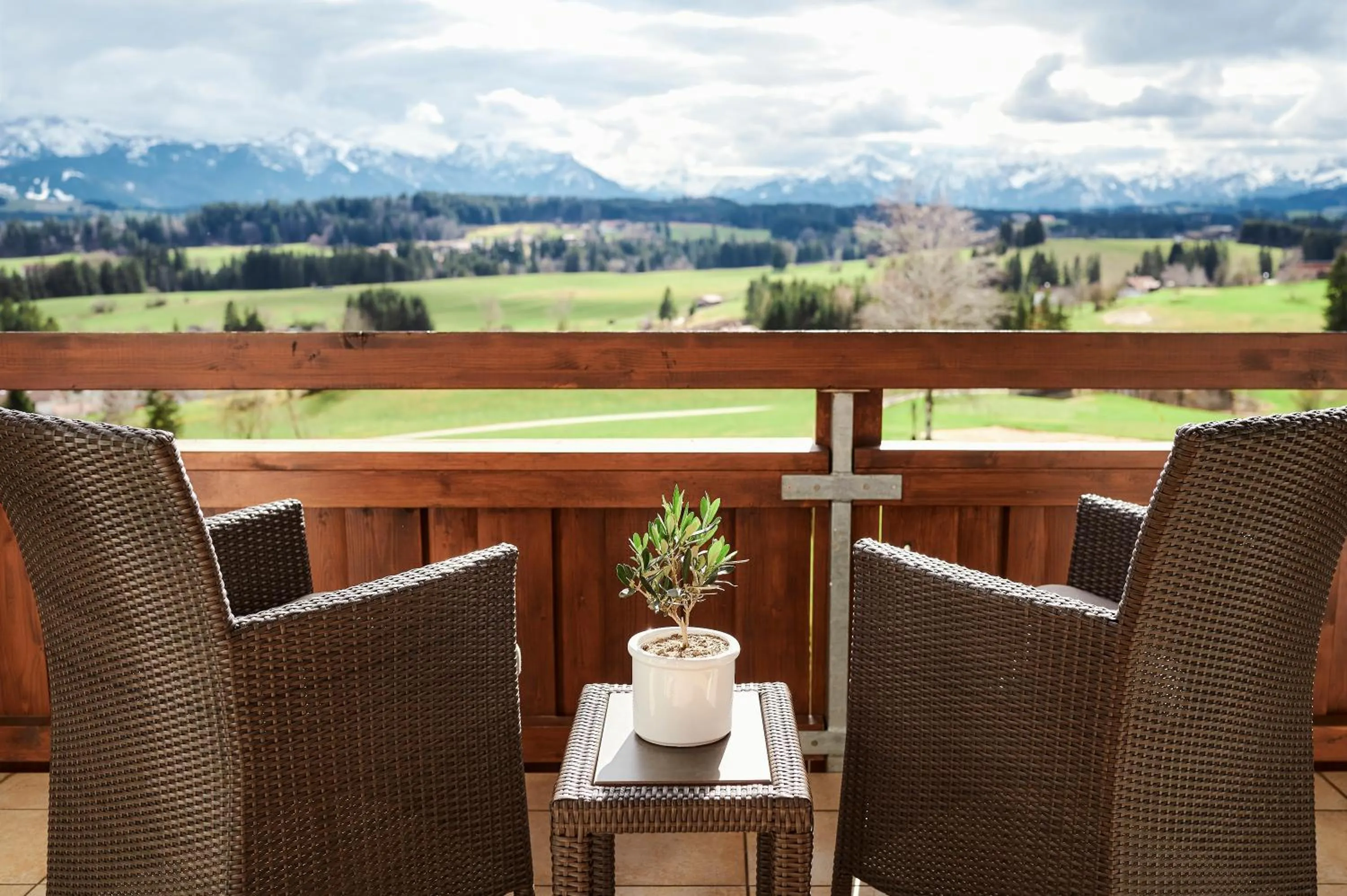 Hotel Auf der Gsteig GmbH