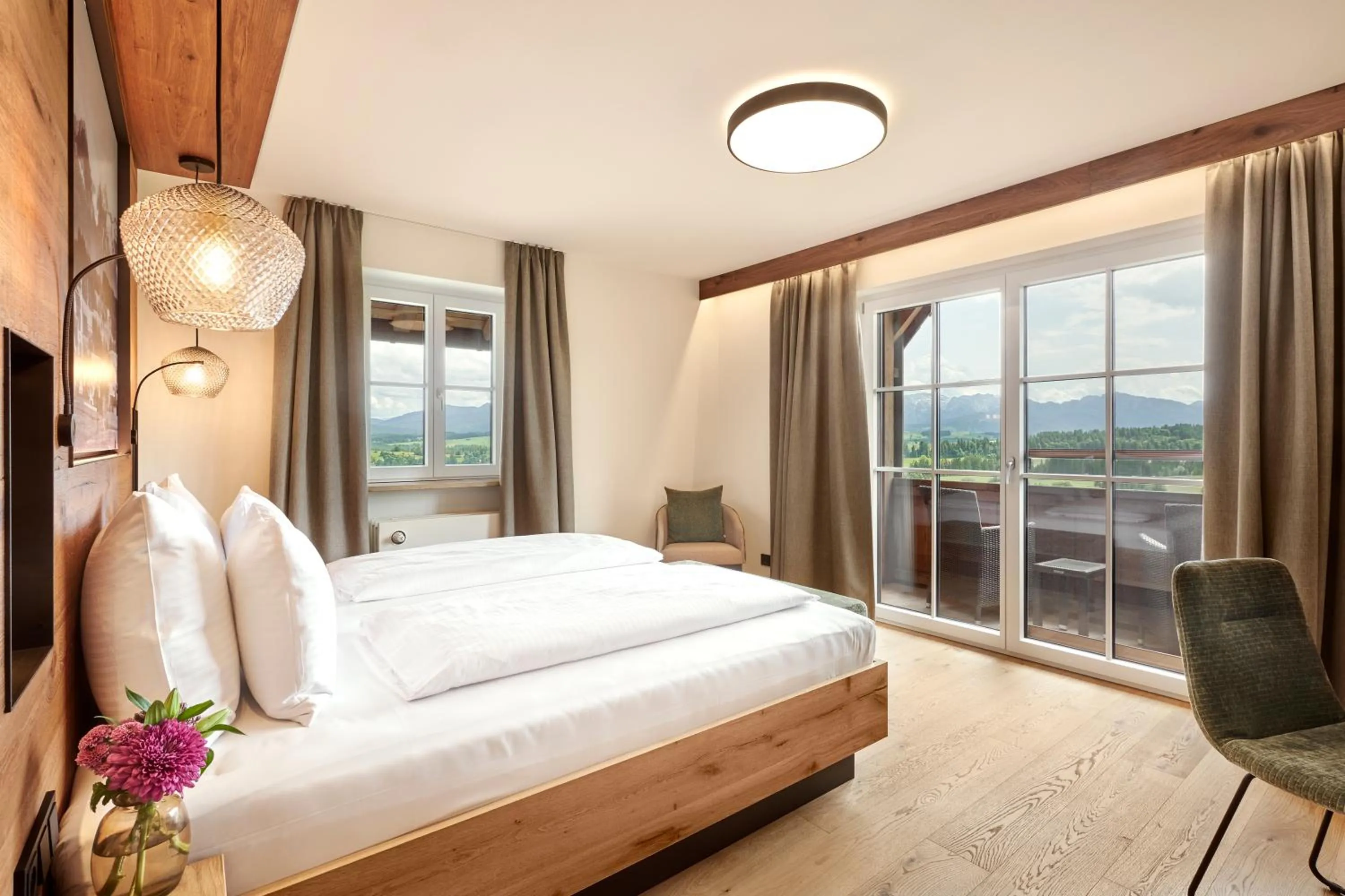 Bed in Hotel Auf der Gsteig GmbH