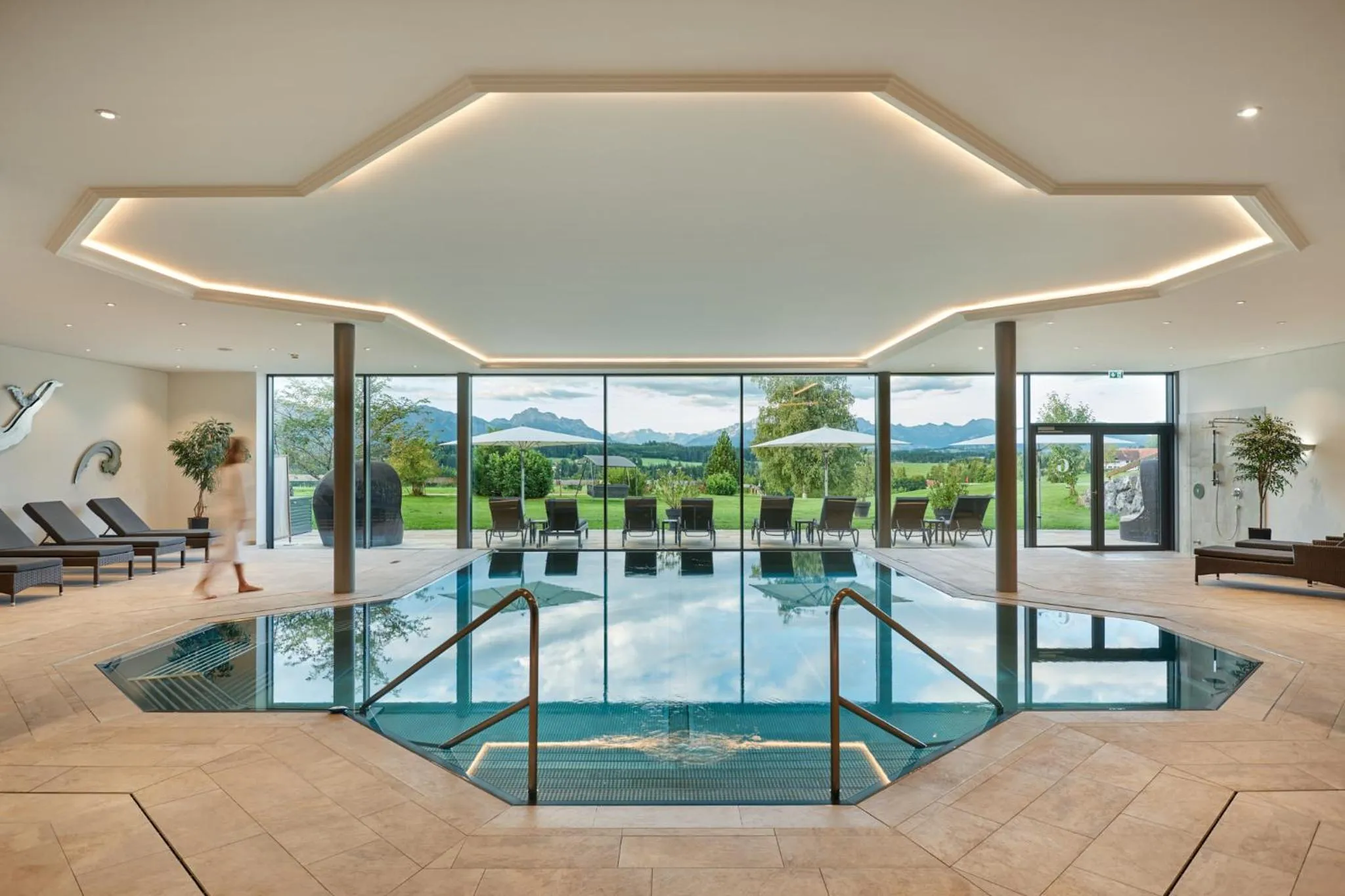 Hotel Auf der Gsteig GmbH