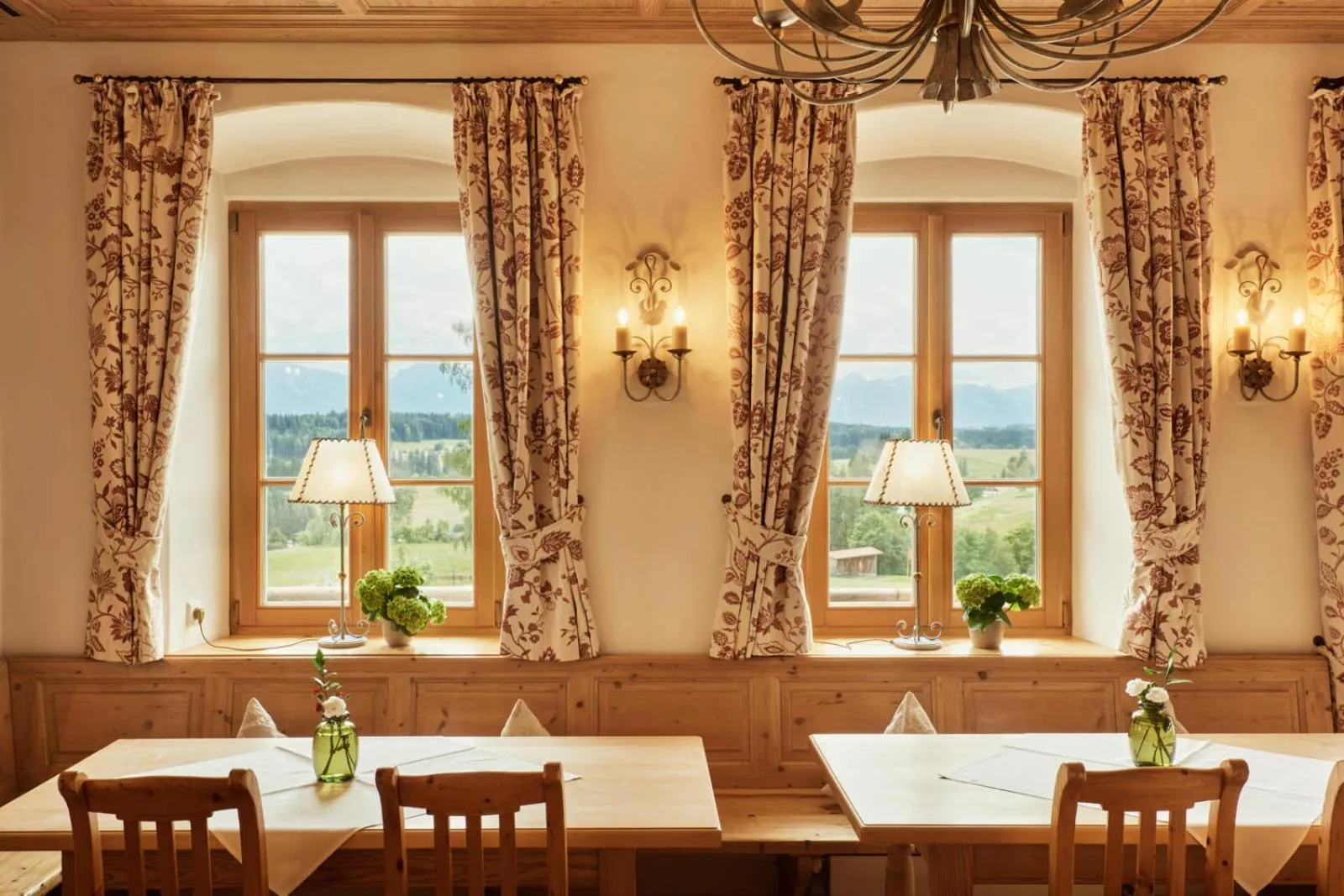 Hotel Auf der Gsteig GmbH