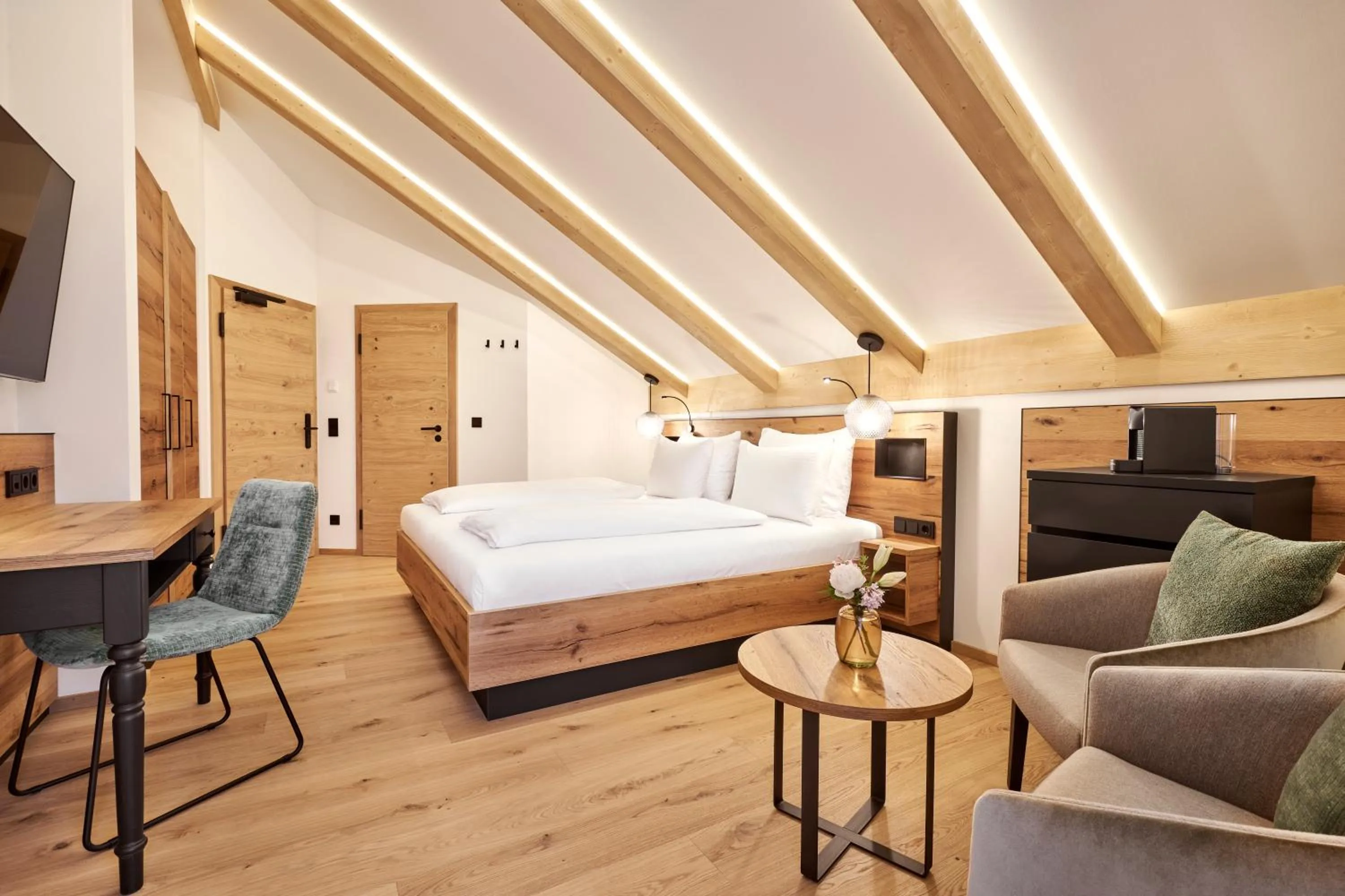 Bed in Hotel Auf der Gsteig GmbH