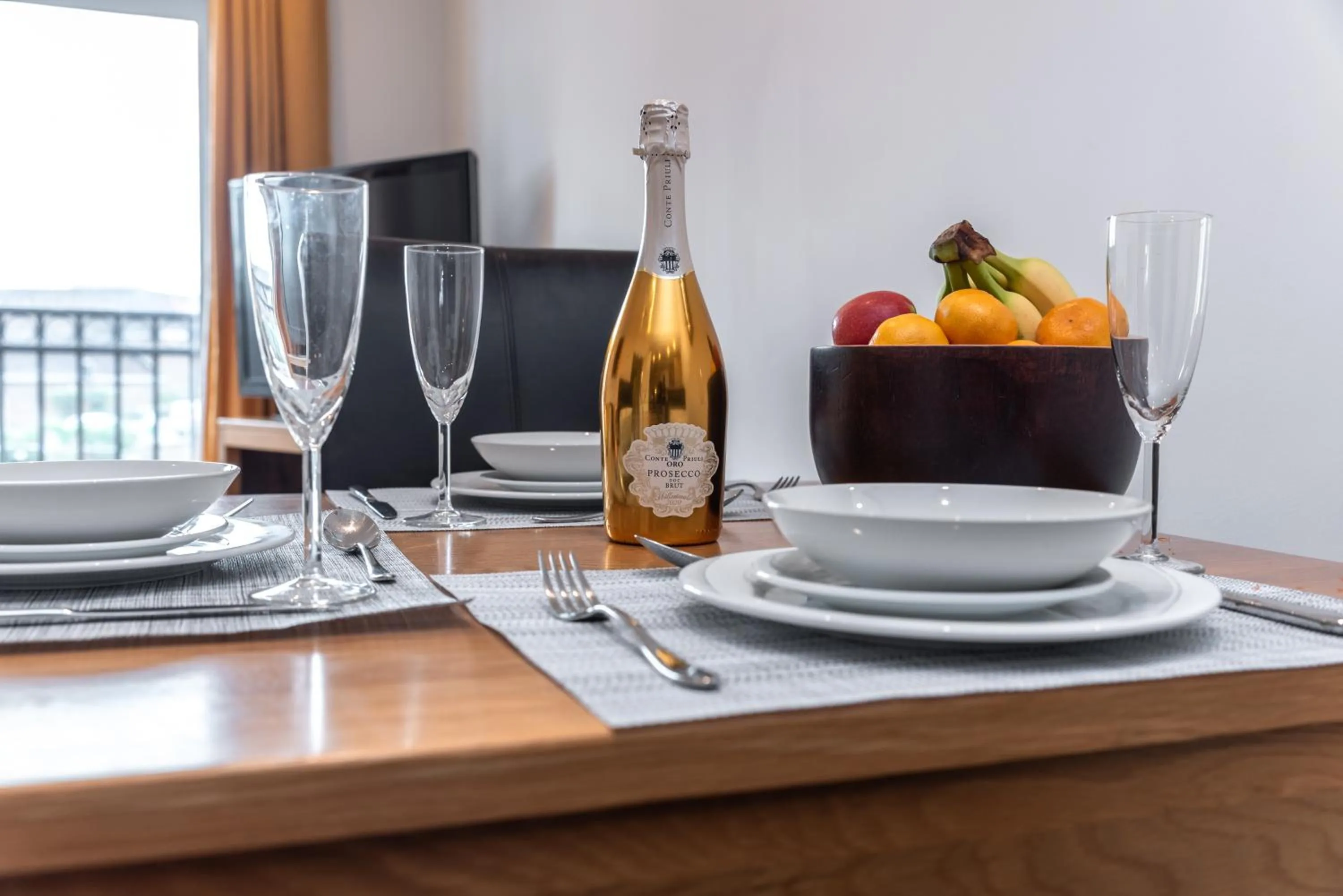 Food and drinks in The Old Library - Modern Apartment near the Train Station and Racecourse