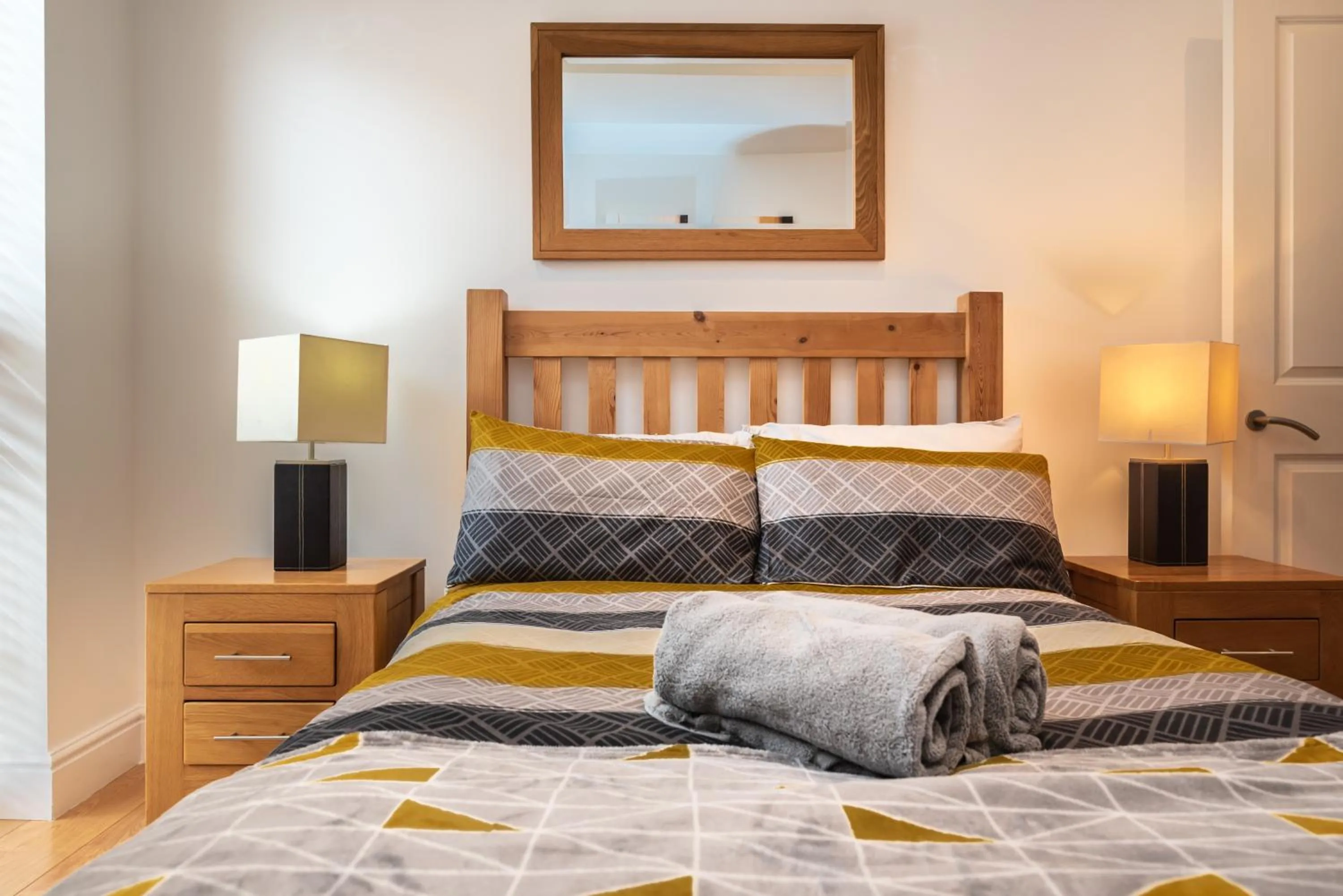 Bedroom, Bed in The Old Library - Modern Apartment near the Train Station and Racecourse