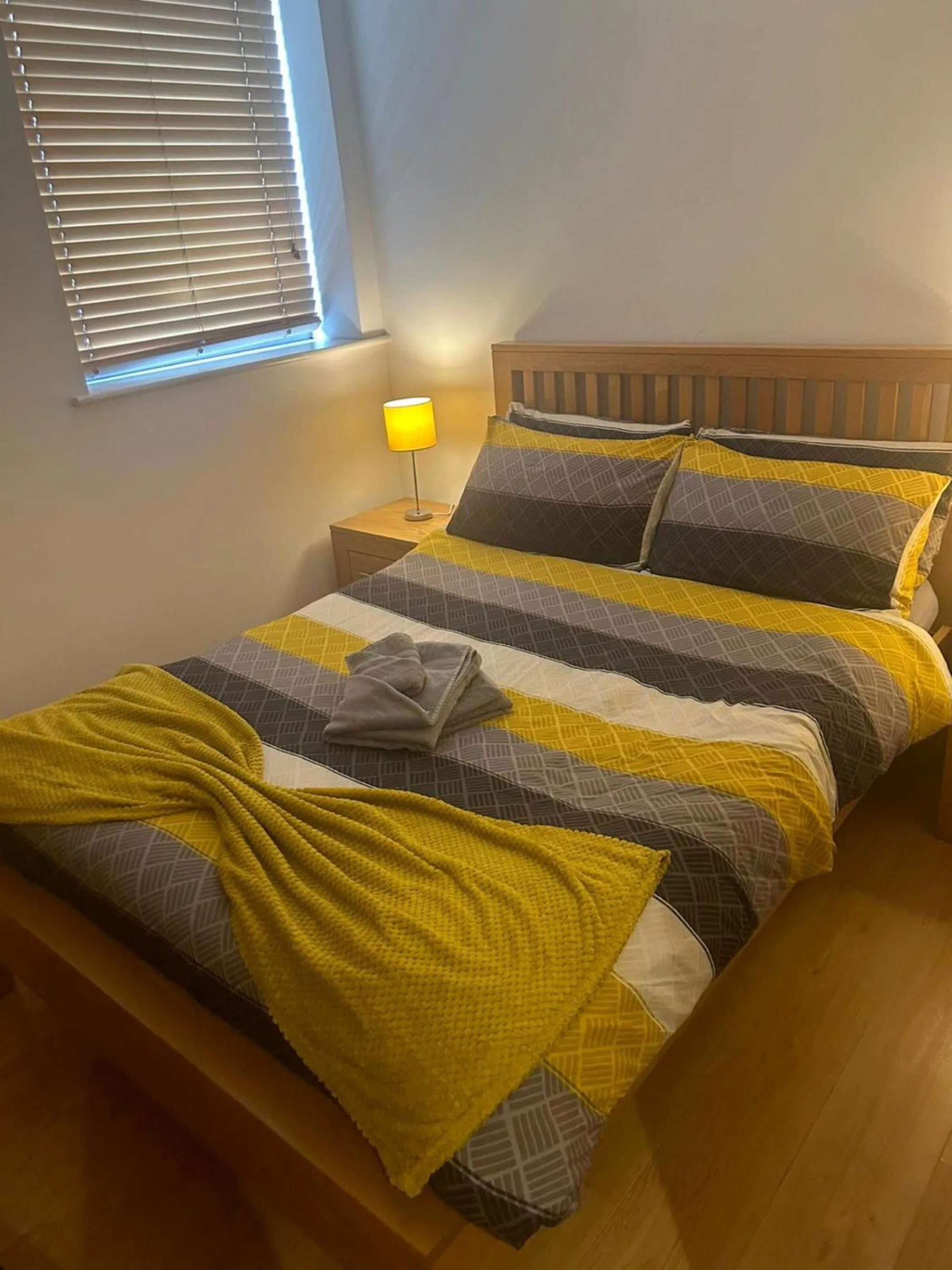 Bedroom, Bed in The Old Library - Modern Apartment near the Train Station and Racecourse