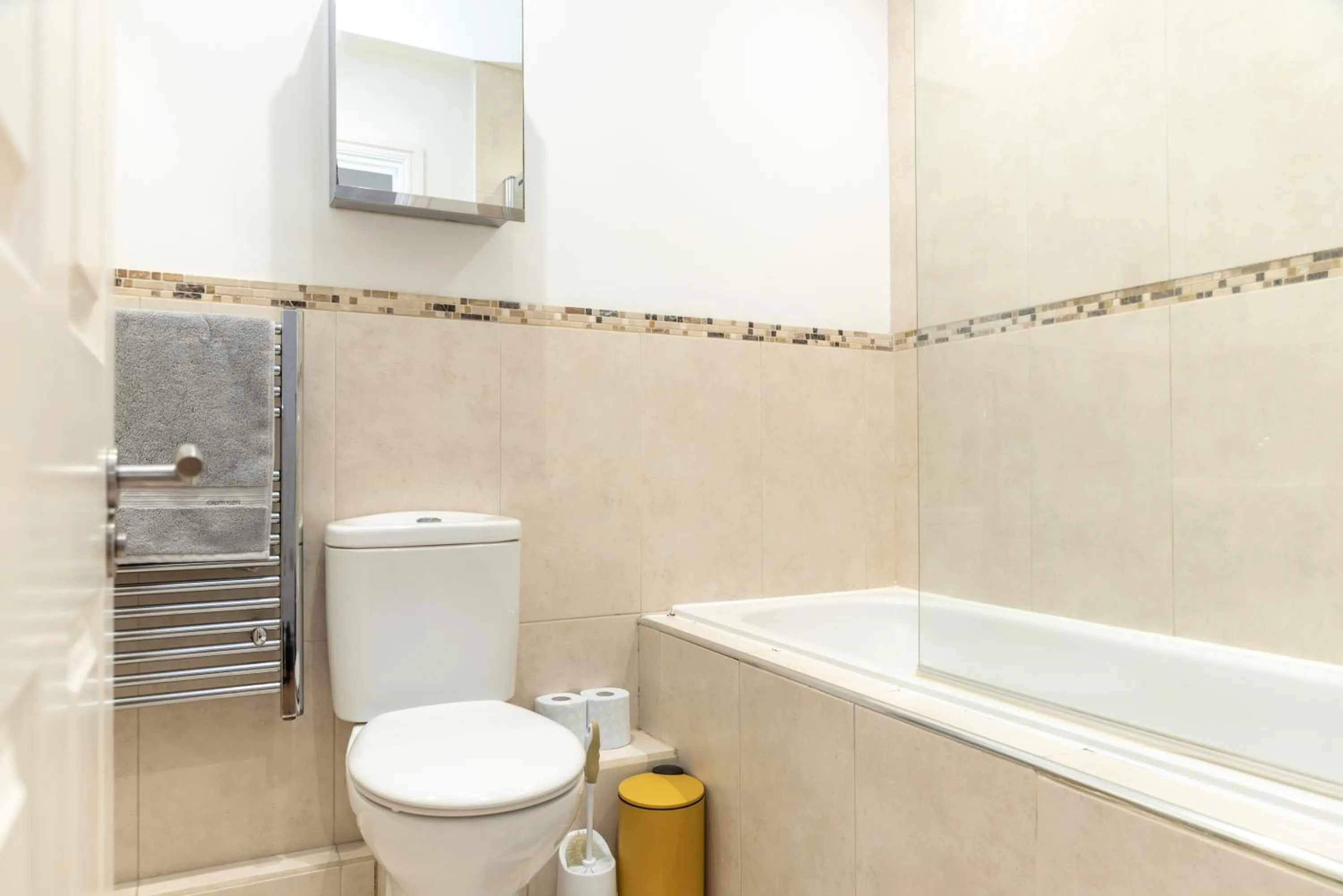 Bathroom in The Old Library - Modern Apartment near the Train Station and Racecourse