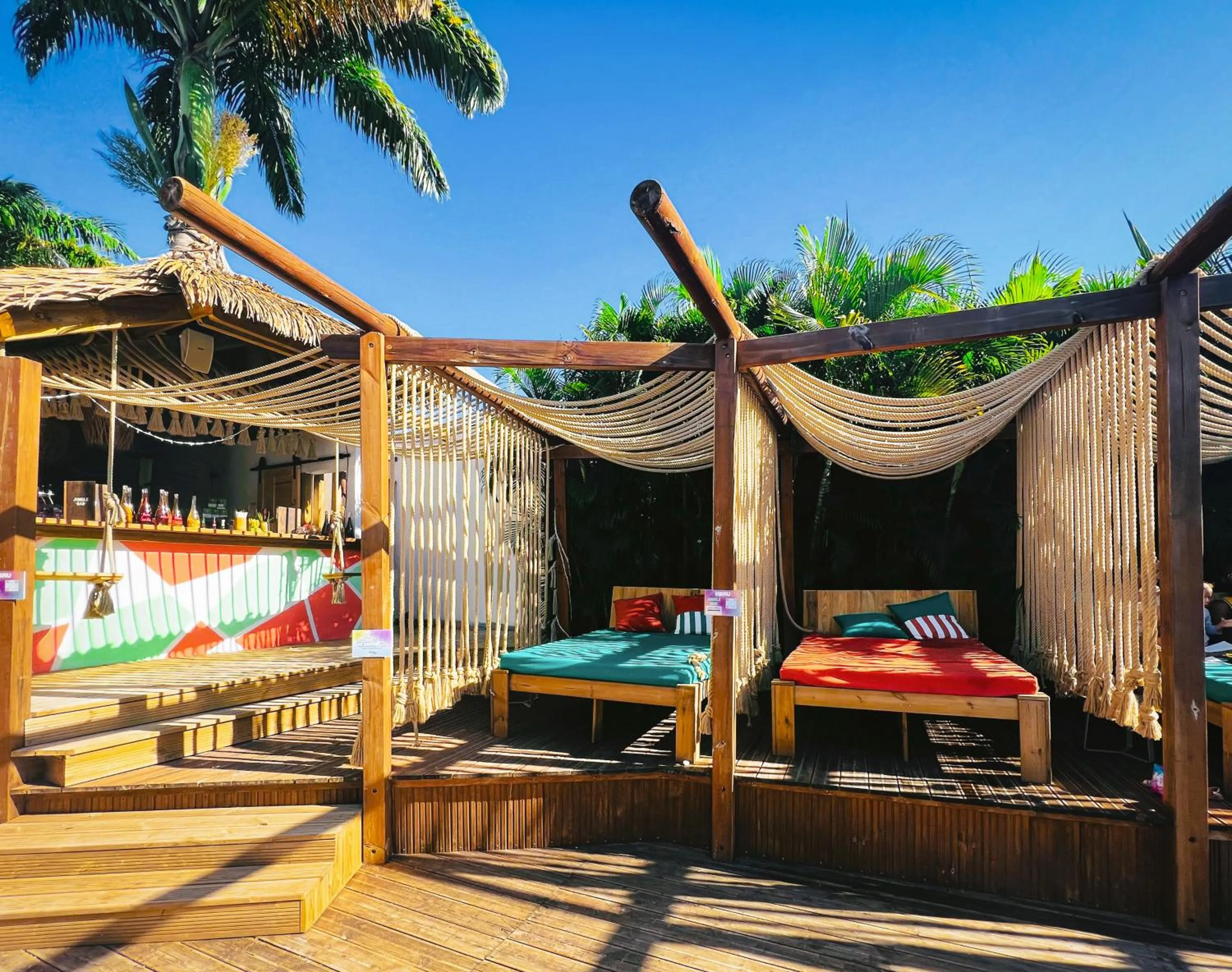 Restaurant/places to eat in Tropicana Suites