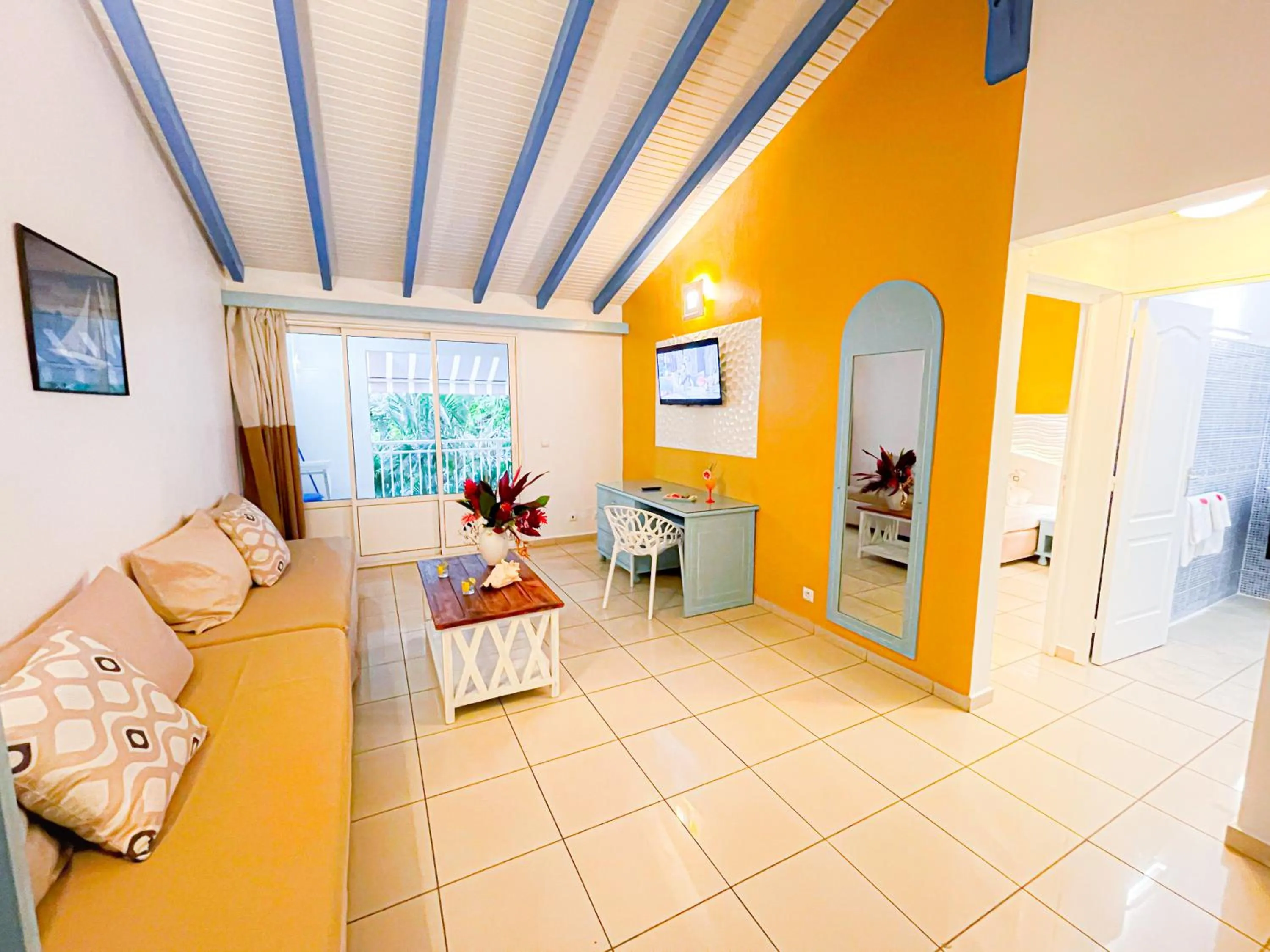 TV and multimedia in Tropicana Suites