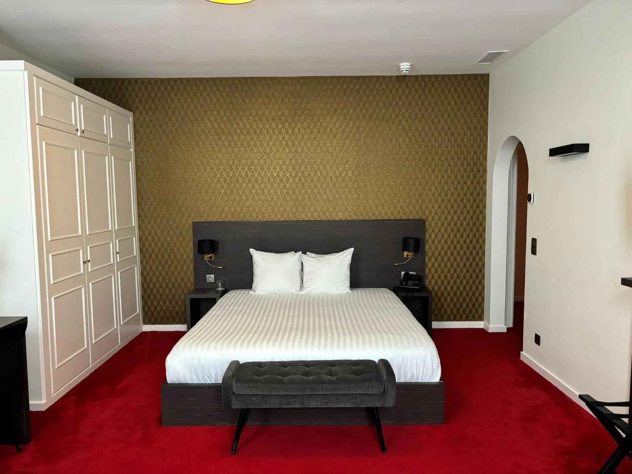 Bed in La Bourse Hotel