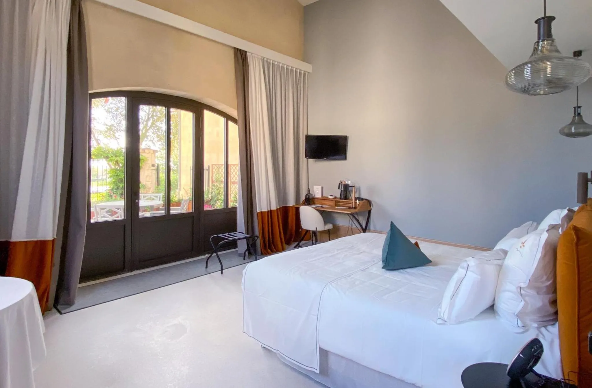 Bed in AUX DUCS DE SIENNE