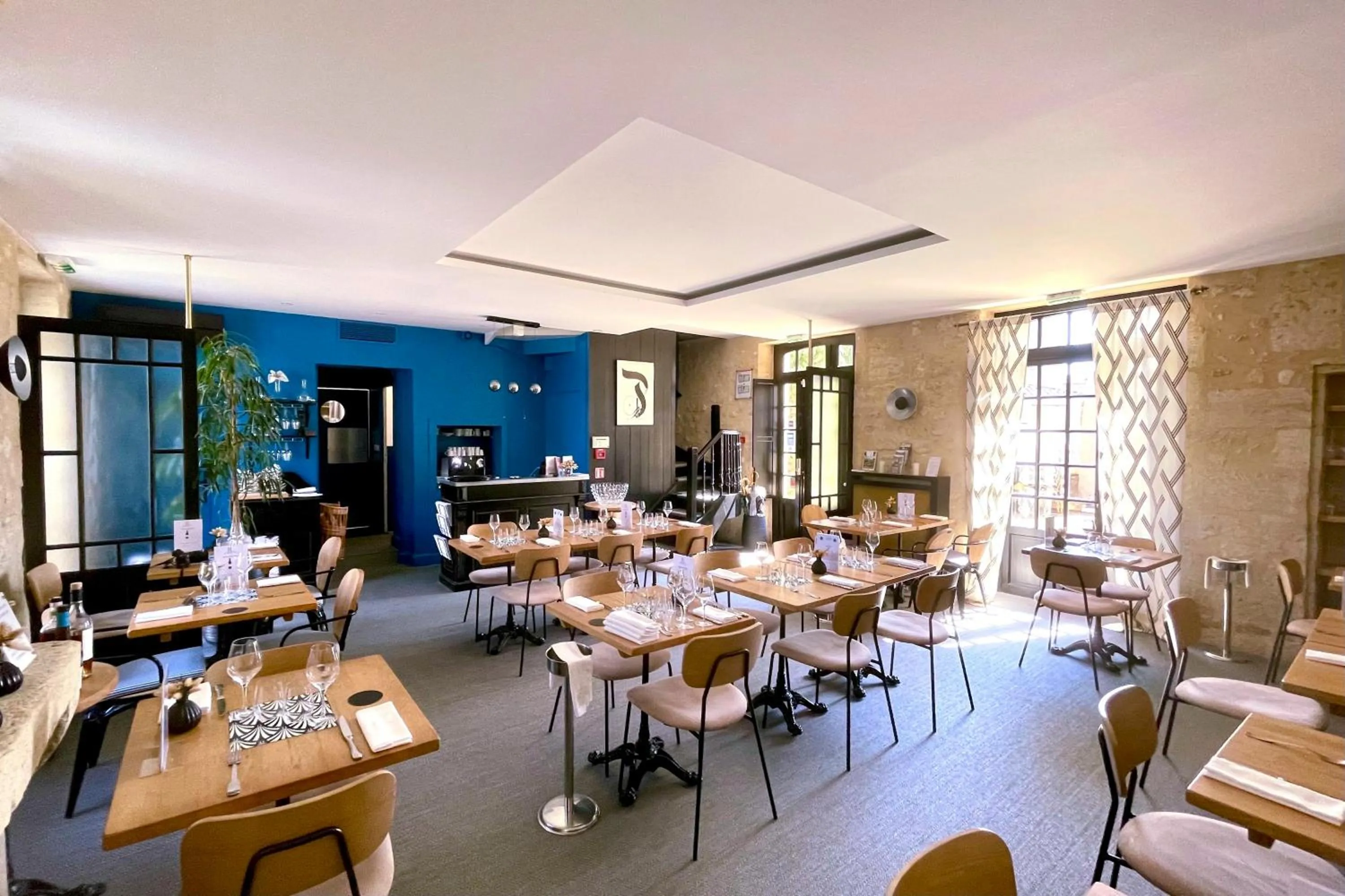 Restaurant/places to eat in AUX DUCS DE SIENNE