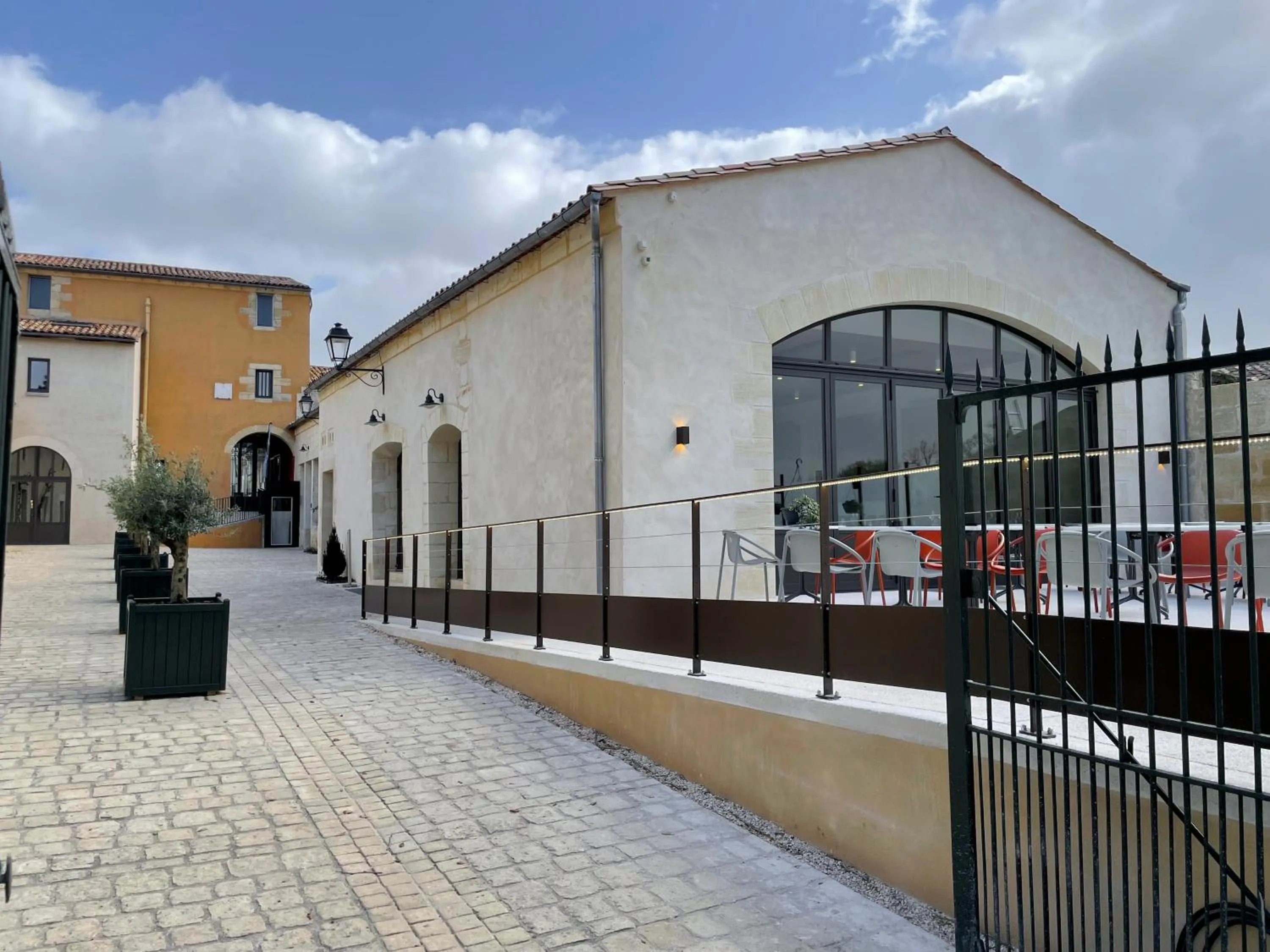 Property building in AUX DUCS DE SIENNE