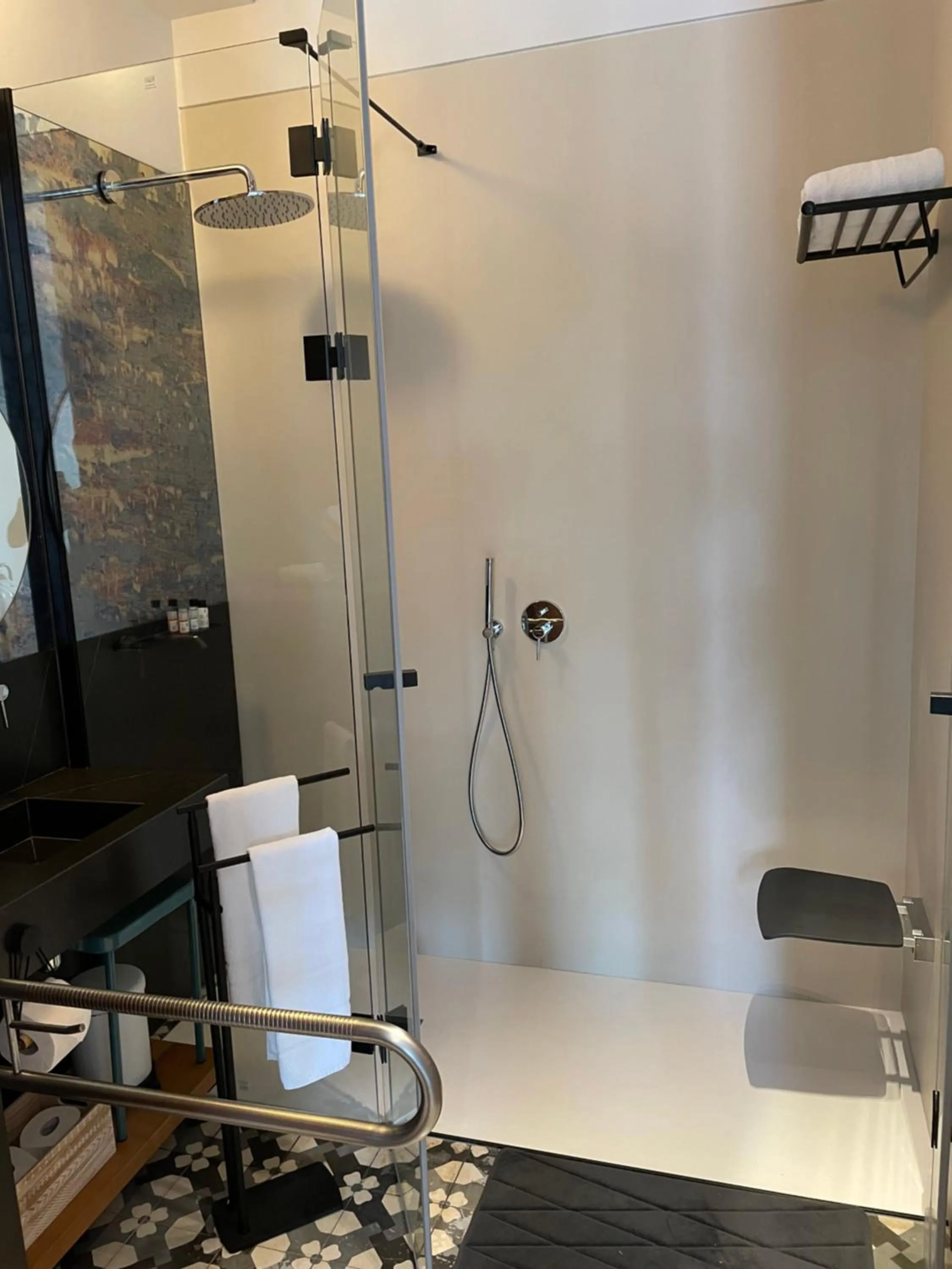 Bathroom in Hotel Portmany